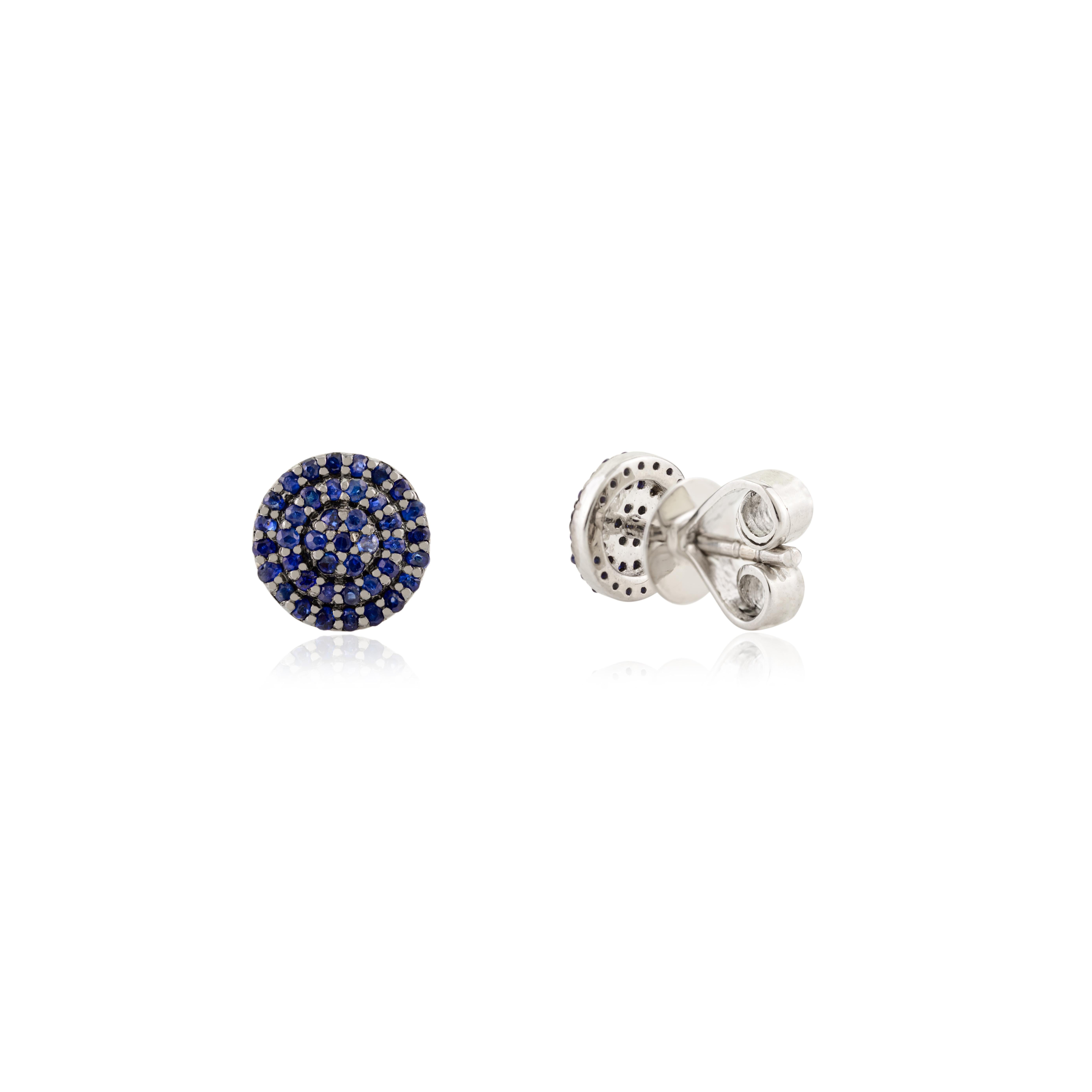 Exquises clous d'oreilles en or blanc 14 carats sertis de saphirs bleus pavés, cadeau parfait pour femme Neuf - En vente à New York, NY