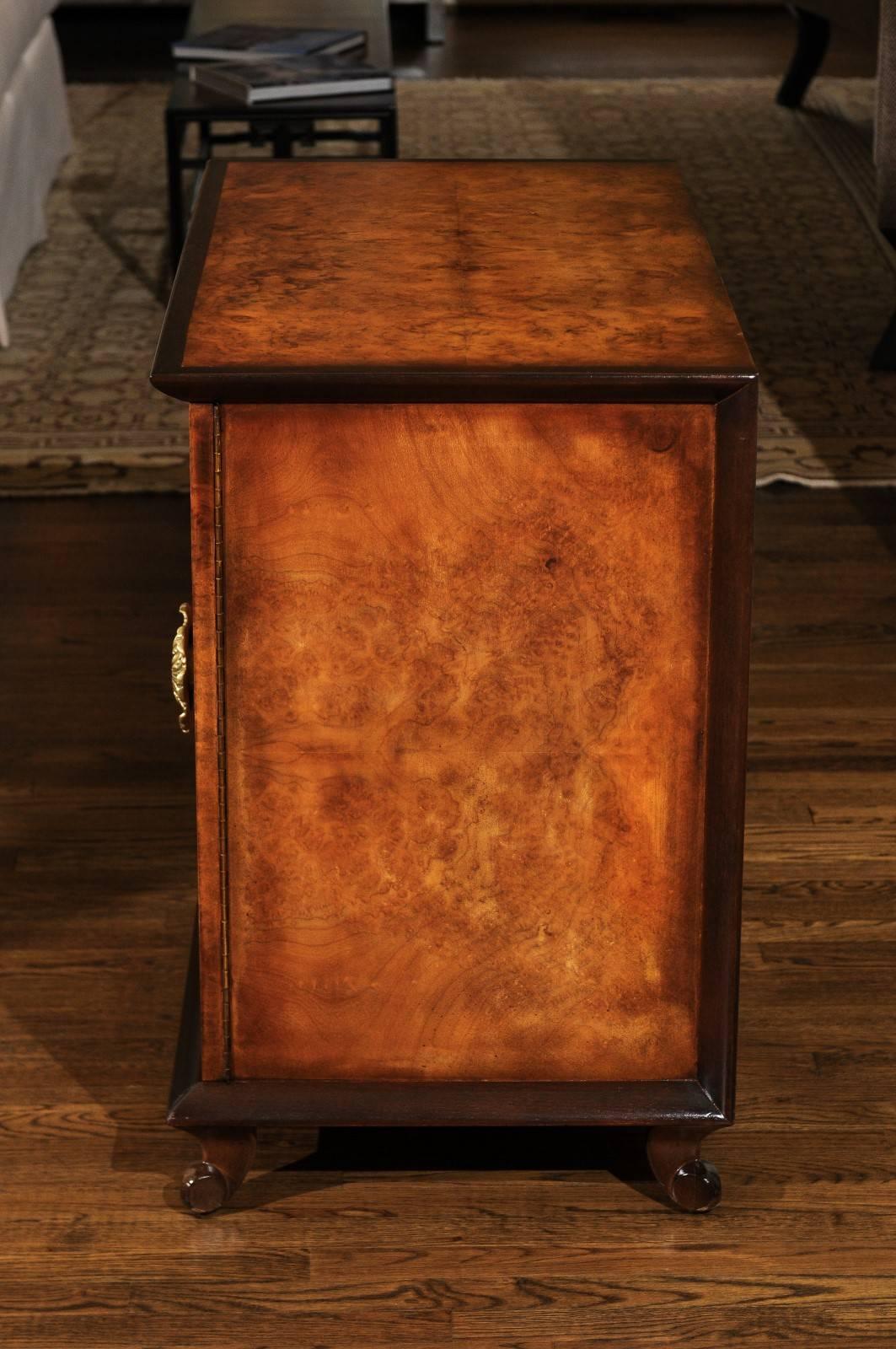 Exquisite Bookmatched Elm and Mahogany Cabinet by John Stuart, circa 1940 For Sale 4