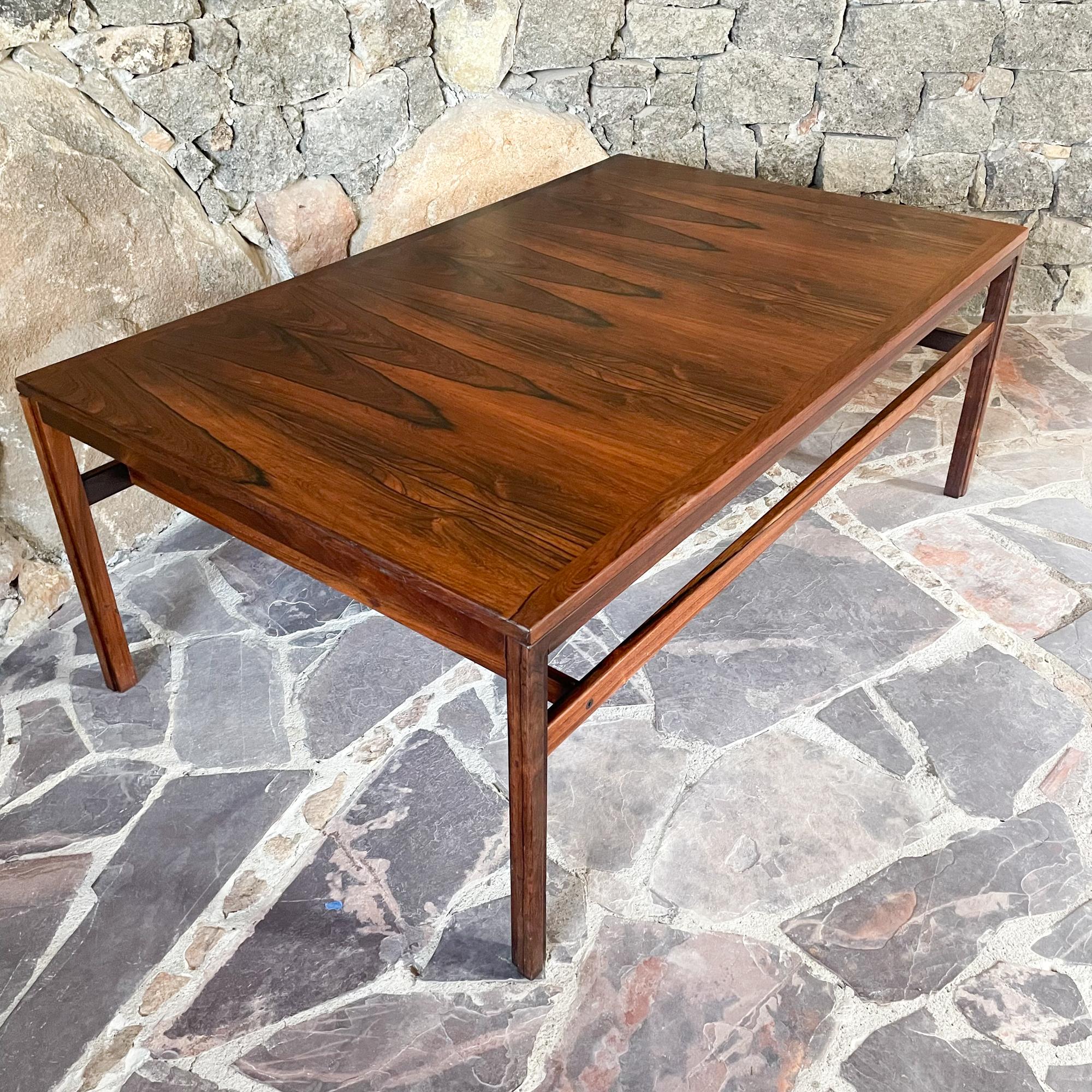 1970s Modern Minimalist Coffee Table Exquisite Brazilian Rosewood For Sale 2