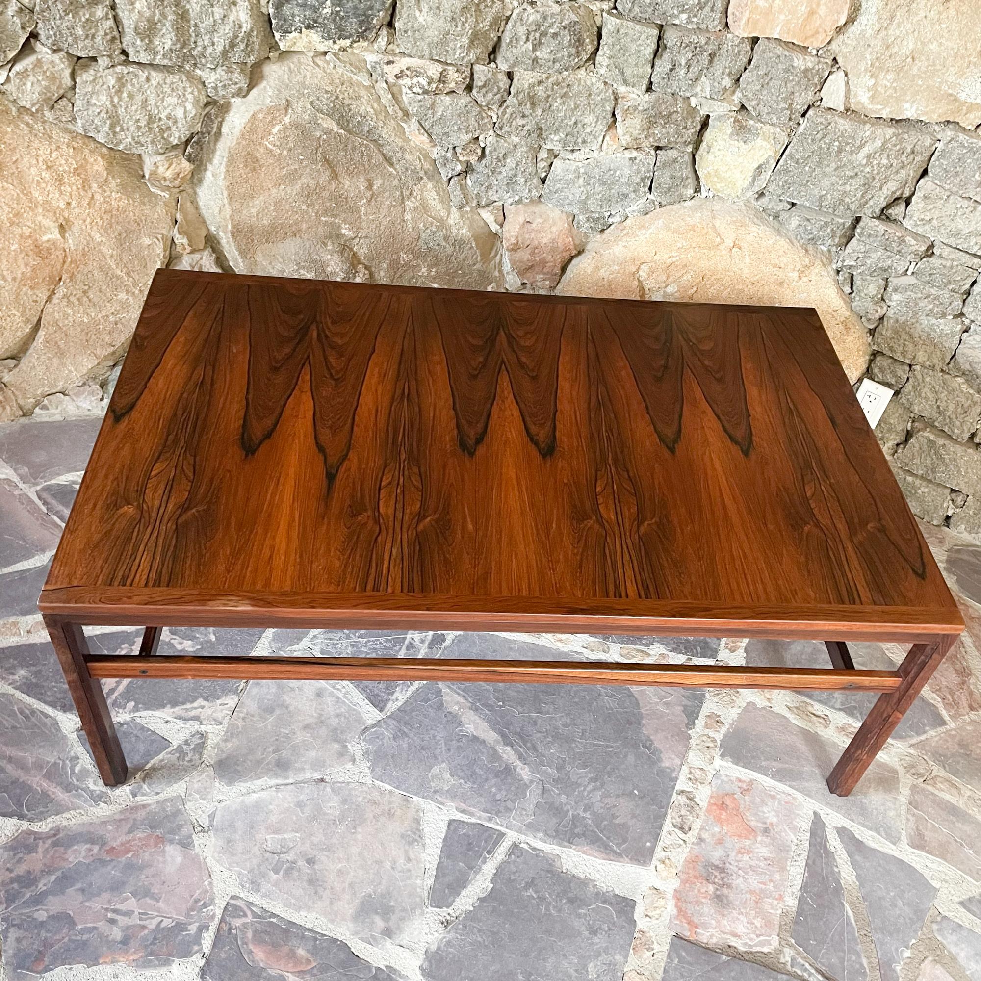 1970s Modern Minimalist Coffee Table Exquisite Brazilian Rosewood For Sale 3