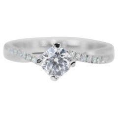 Exquisite Brilliance: 0.7ct D Color Diamond Ring with Cascading Light 