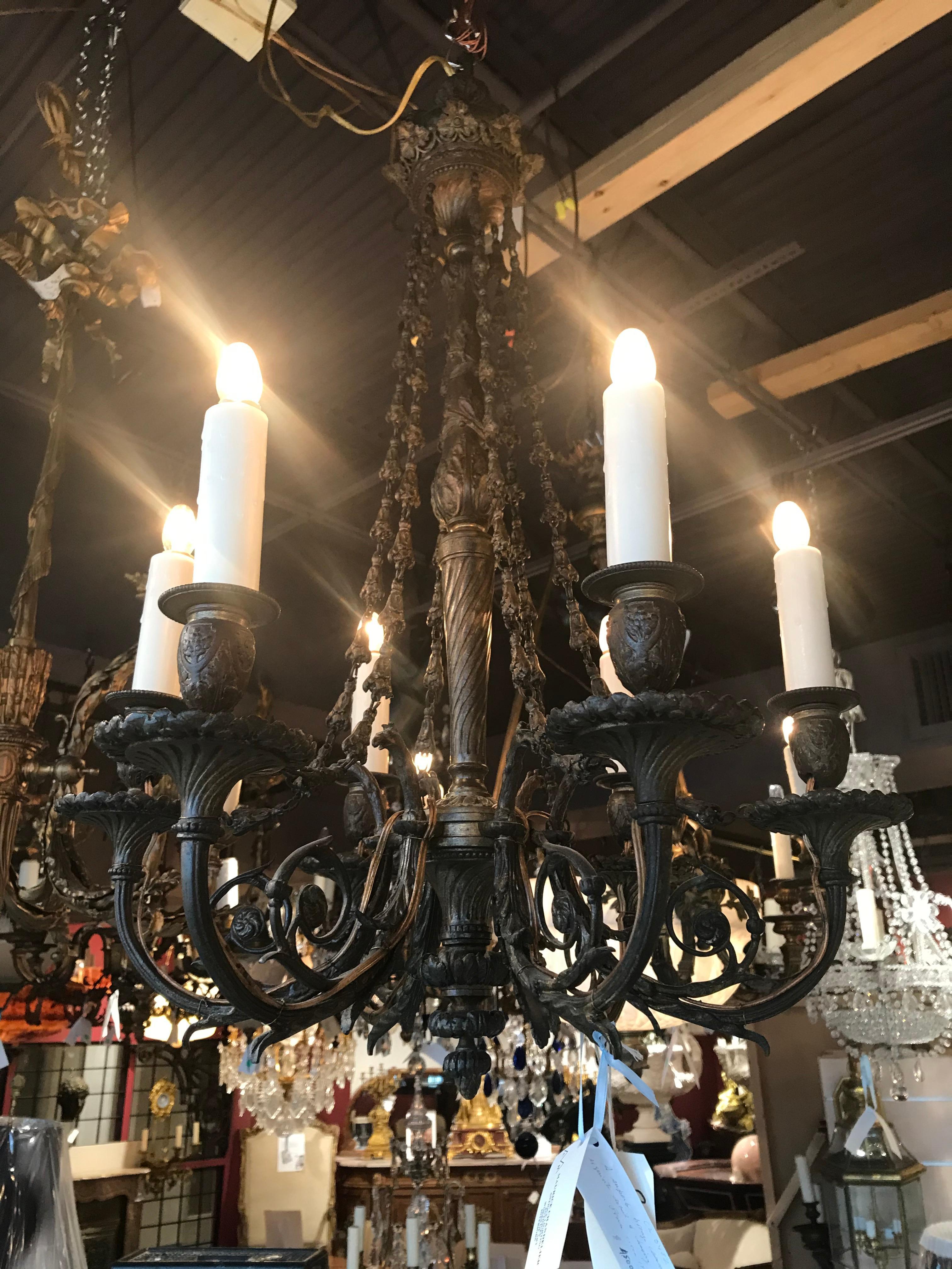 Squisito lampadario in bronzo. A 6 luci, Francia, circa 1900
Dimensioni: Altezza 26