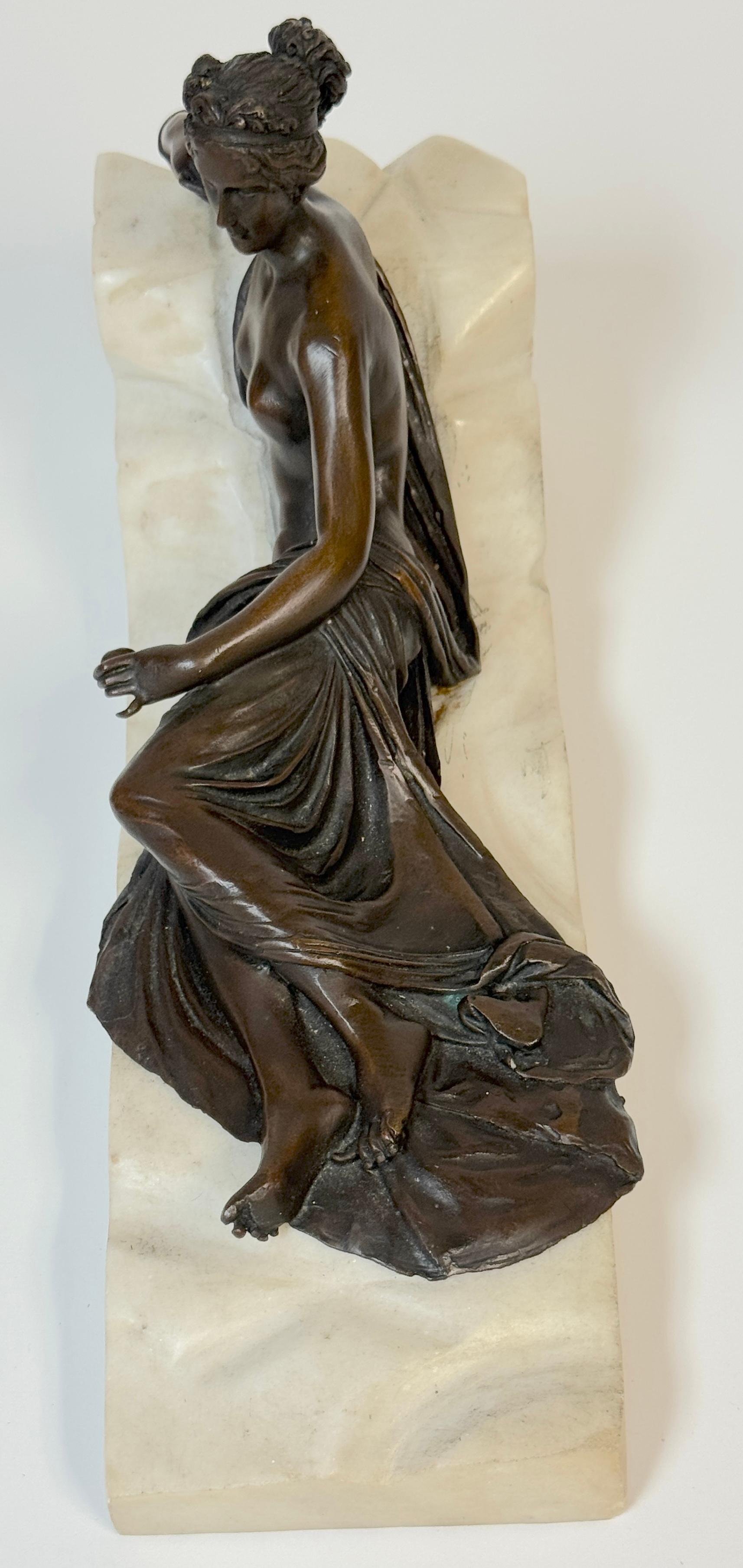 Vénus couchée en bronze et marbre tenant une grenade, d'après Canova en vente 6