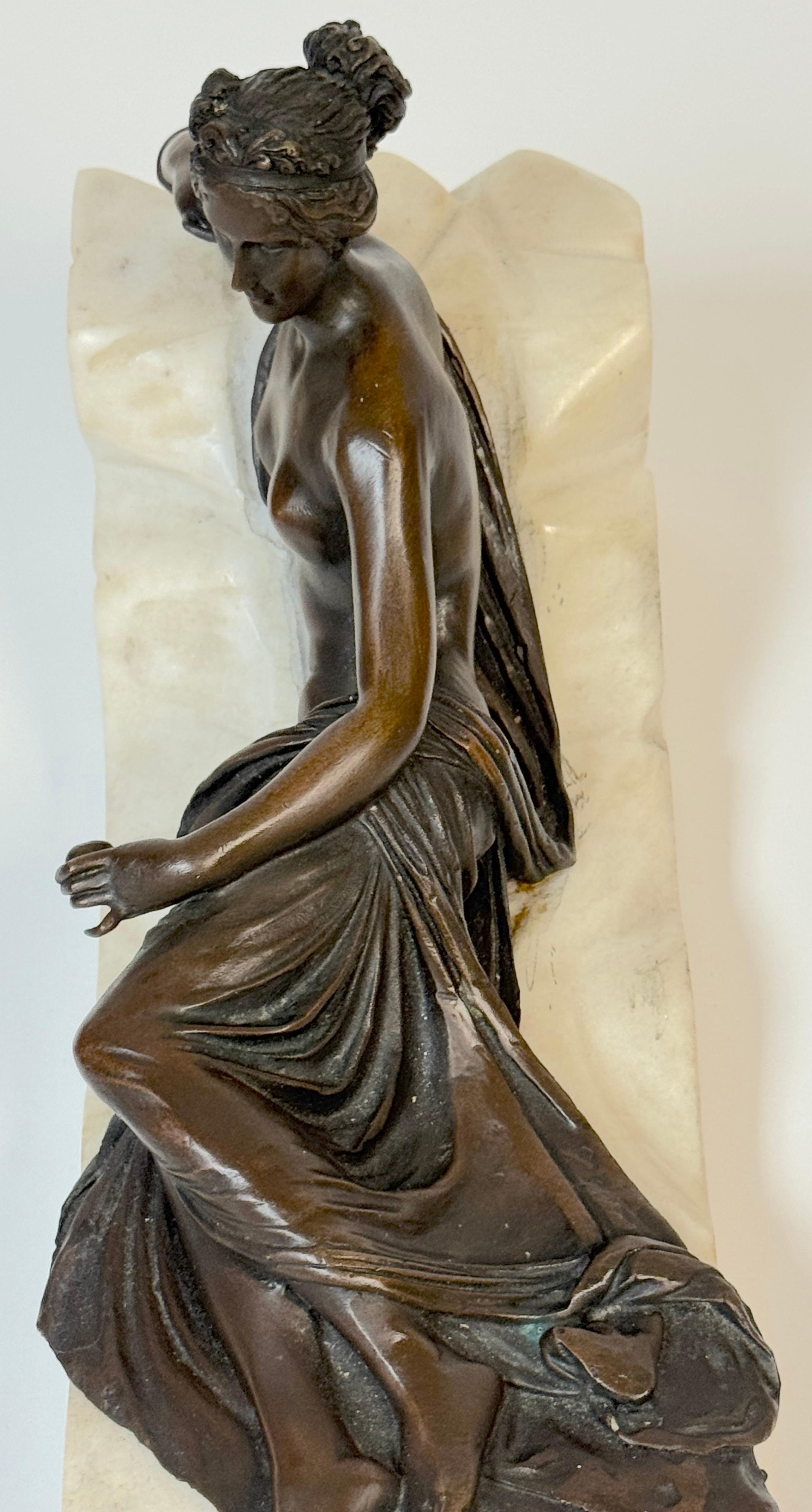 Vénus couchée en bronze et marbre tenant une grenade, d'après Canova en vente 7