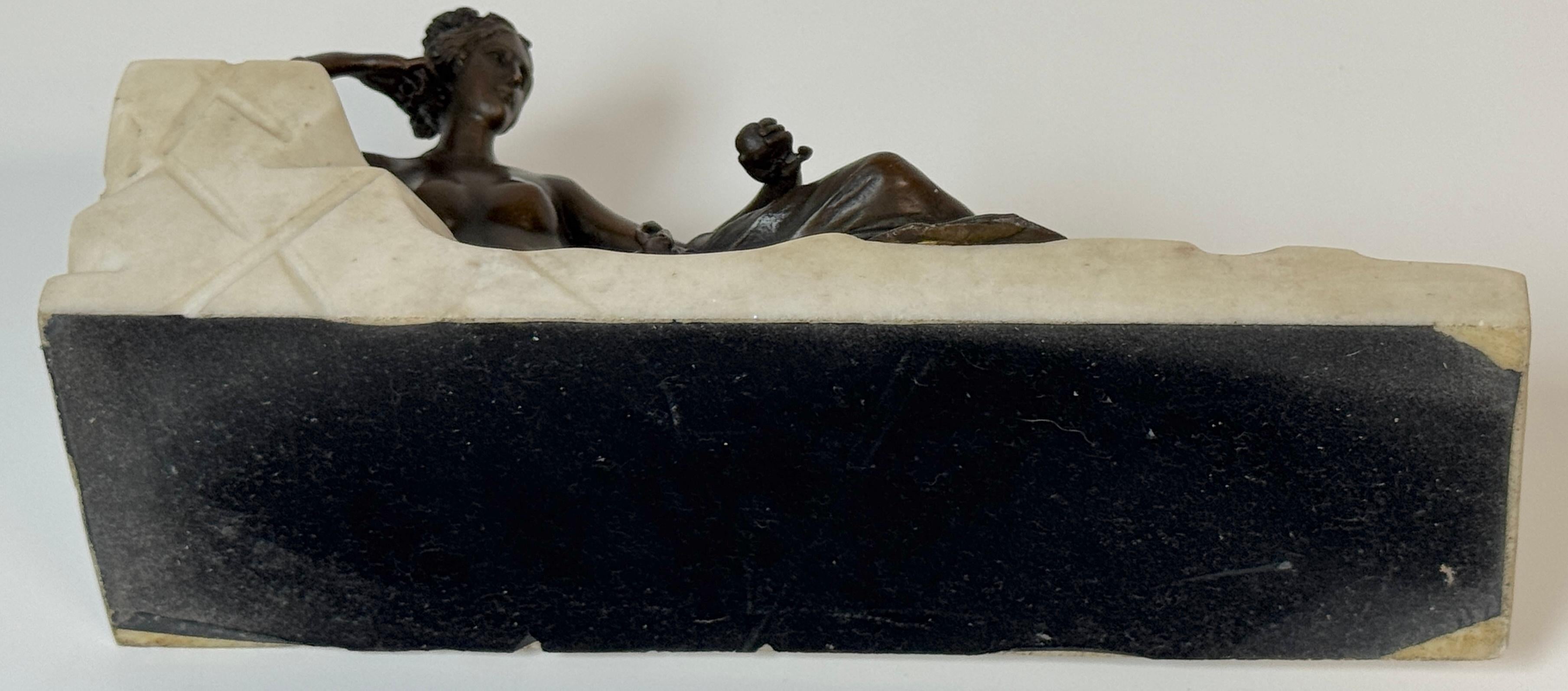 Vénus couchée en bronze et marbre tenant une grenade, d'après Canova en vente 9