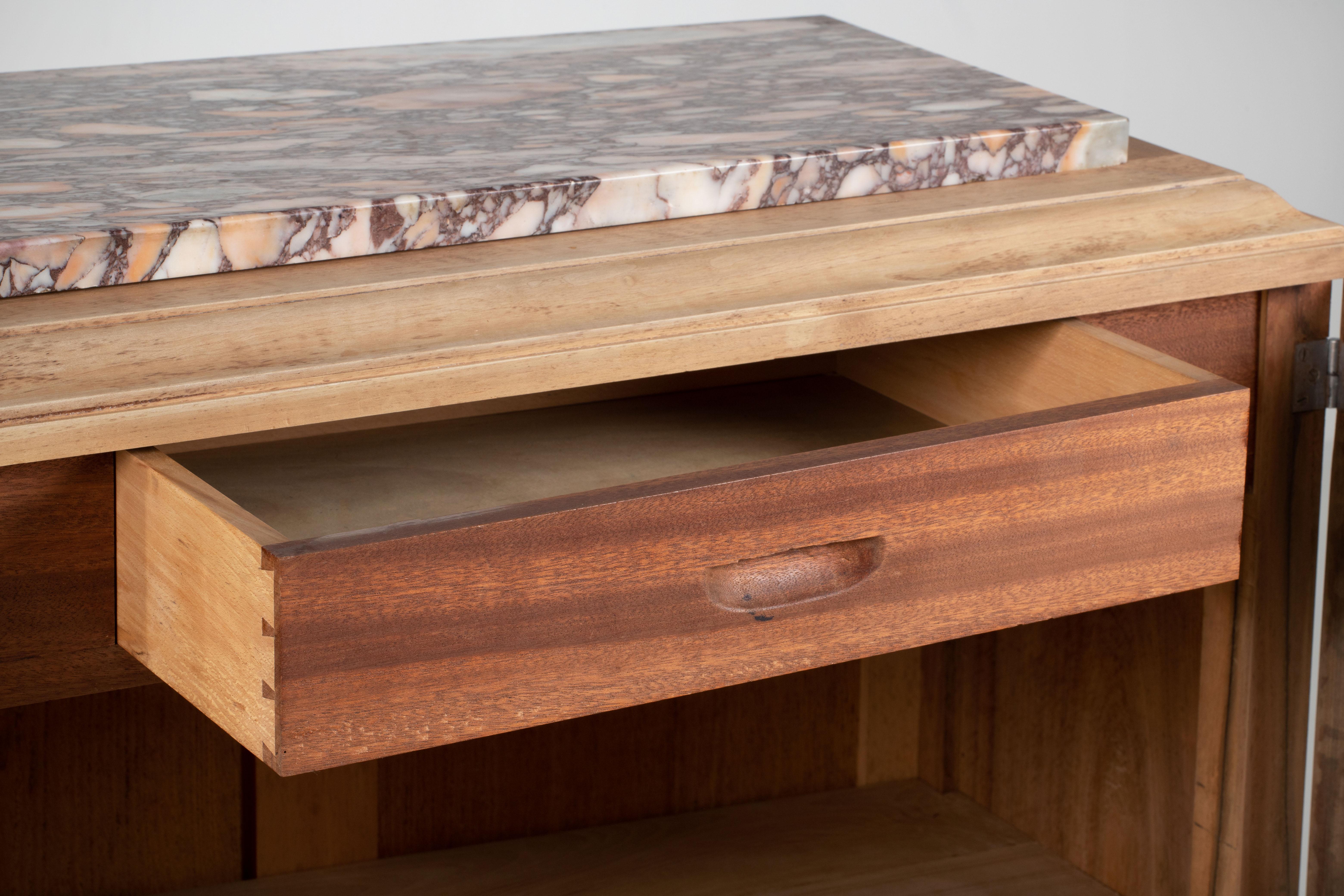 Metà XX secolo Squisita credenza brutalista francese in rovere massiccio, anni '40 in vendita