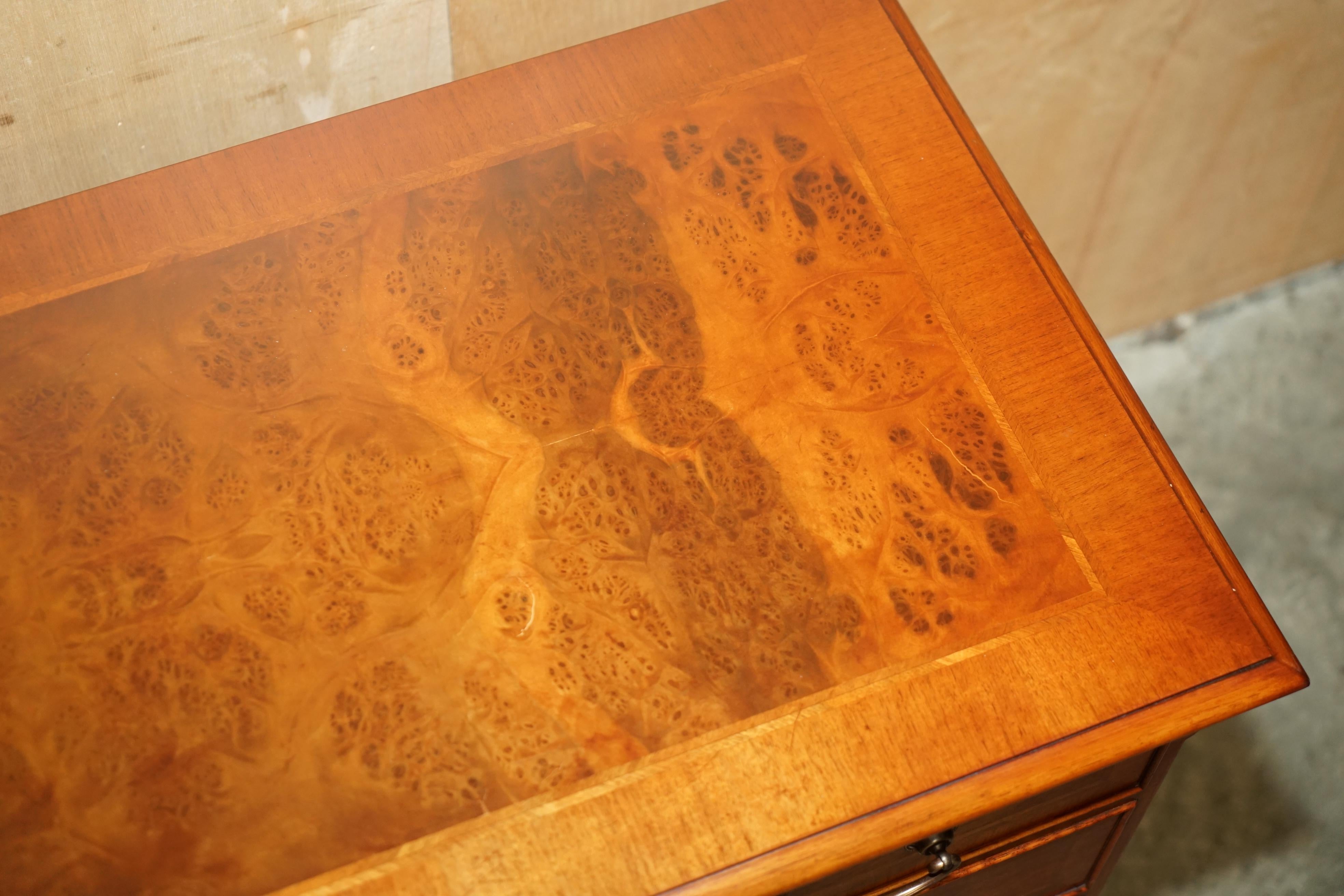 EXQUISITE BURR & BURL WALNUT SIDEBOARD BANK OR CHEST OF DRAWERS STUNNiNG PATINA For Sale 6