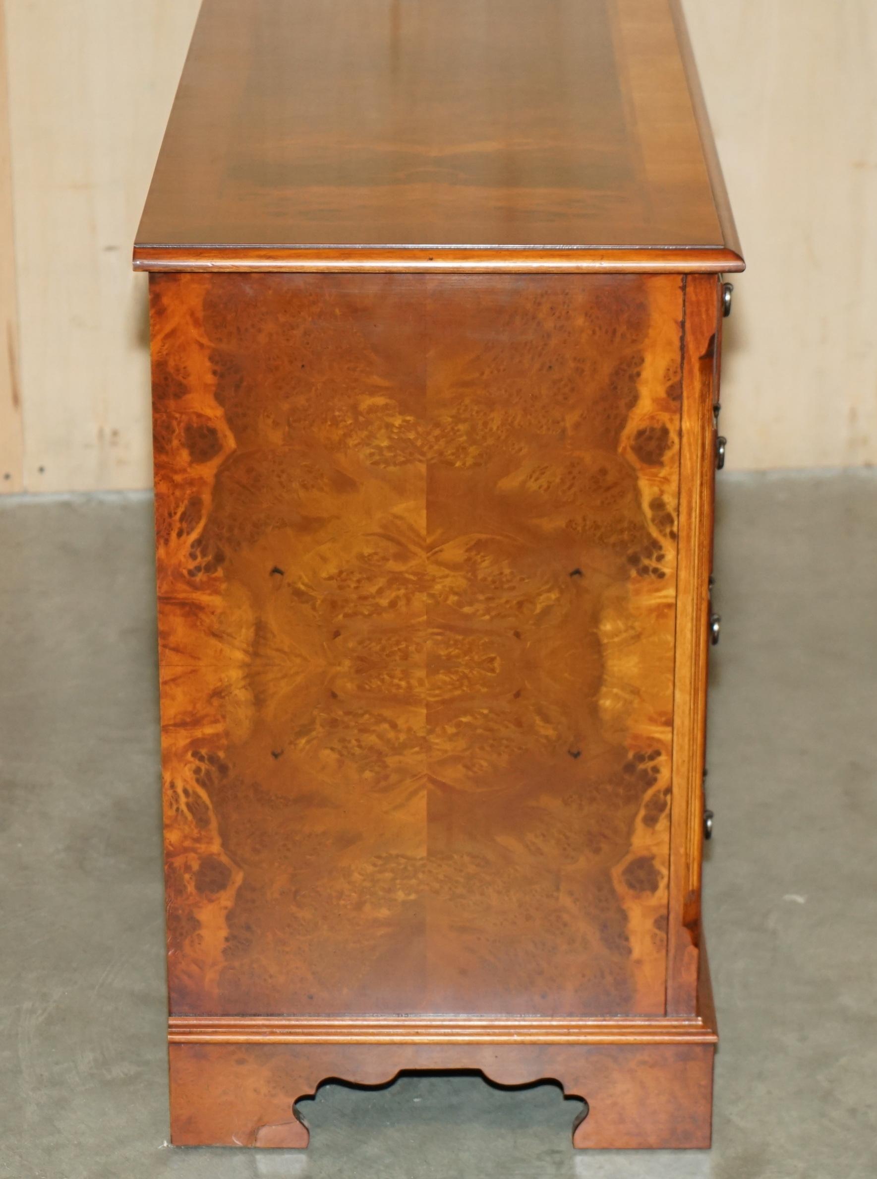EXQUISITE BURR & BURL WALNUT SIDEBOARD BANK OR CHEST OF DRAWERS STUNNiNG PATINA For Sale 7