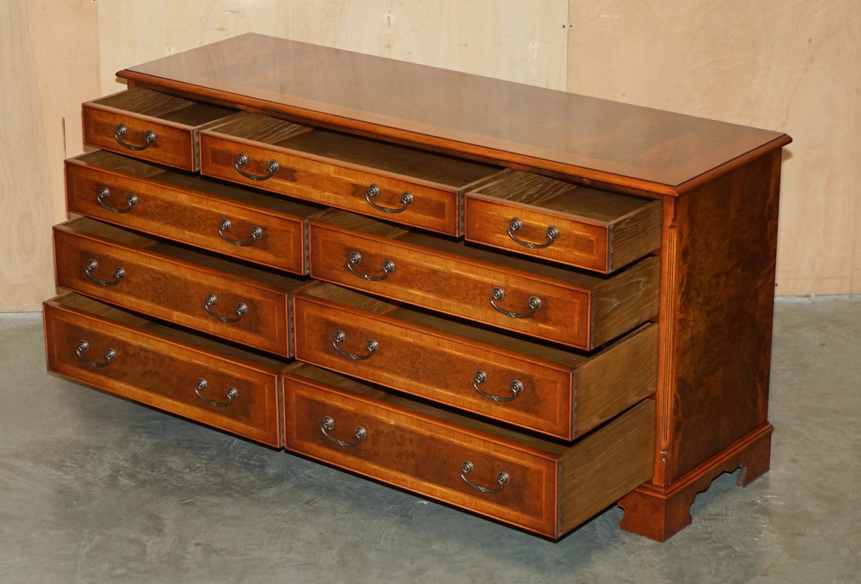 EXQUISITE BURR & BURL WALNUT SIDEBOARD BANK OR CHEST OF DRAWERS STUNNiNG PATINA For Sale 10