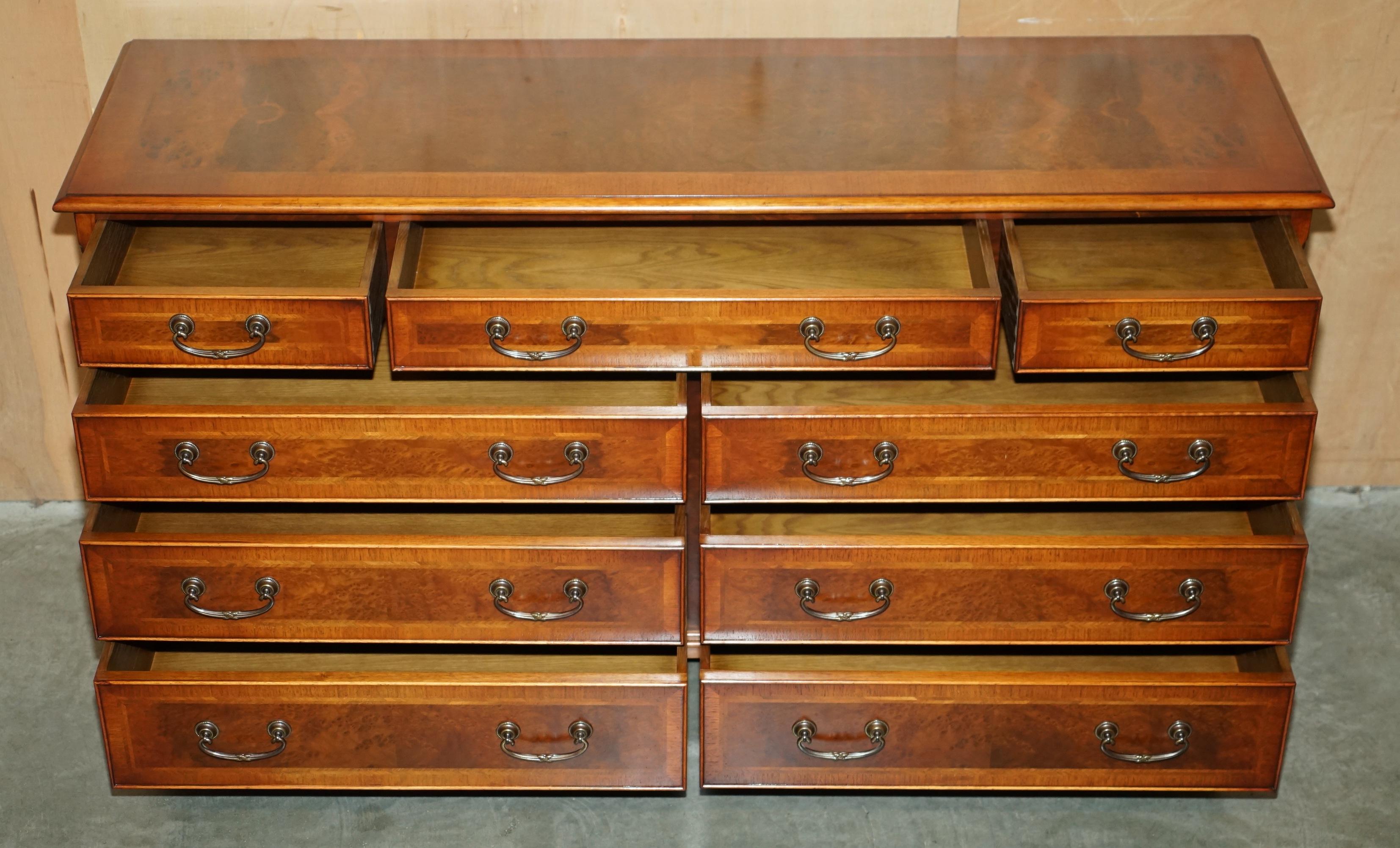 EXQUISITE BURR & BURL WALNUT SIDEBOARD BANK OR CHEST OF DRAWERS STUNNiNG PATINA For Sale 11