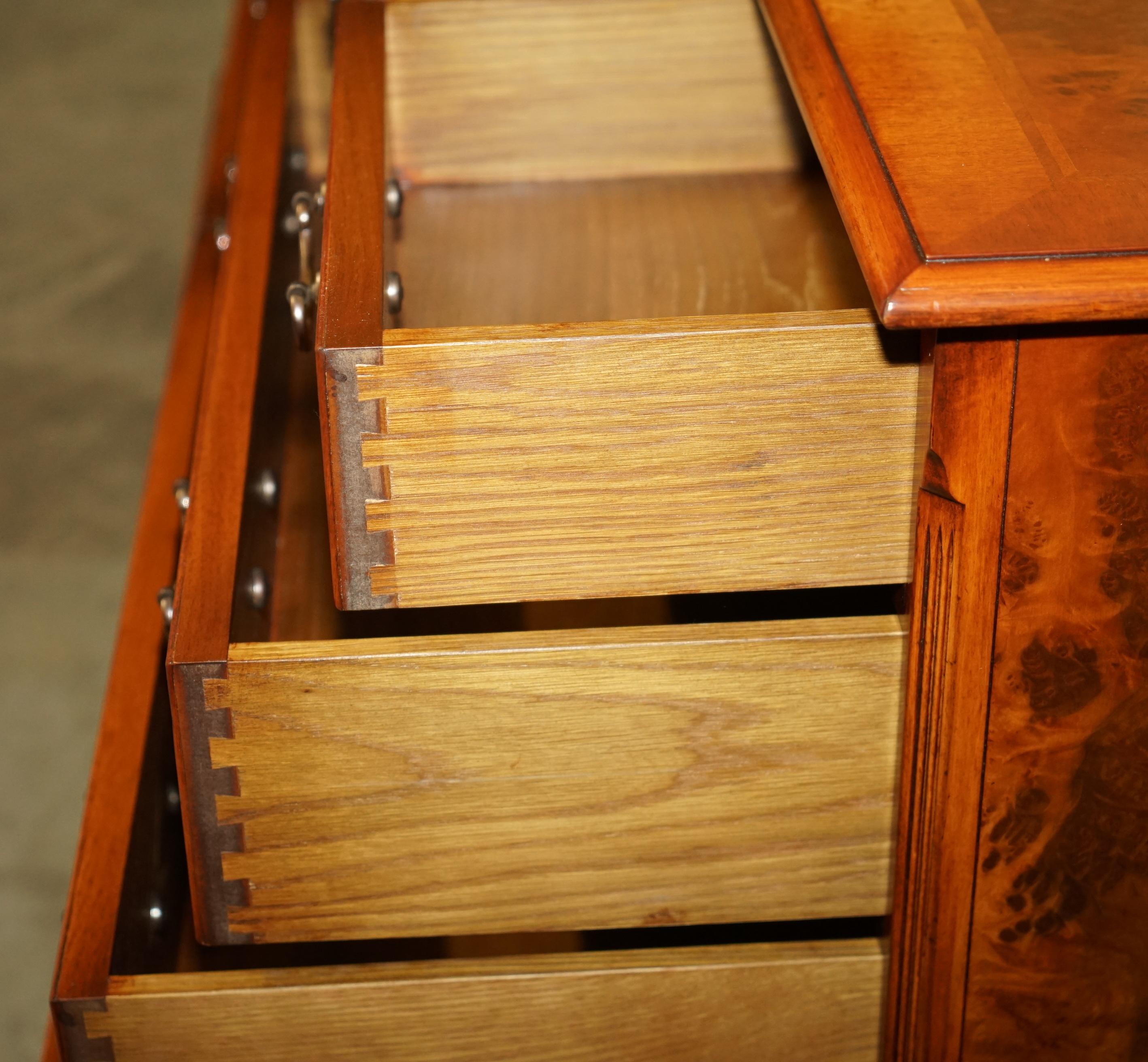 EXQUISITE BURR & BURL WALNUT SIDEBOARD BANK OR CHEST OF DRAWERS STUNNiNG PATINA For Sale 12
