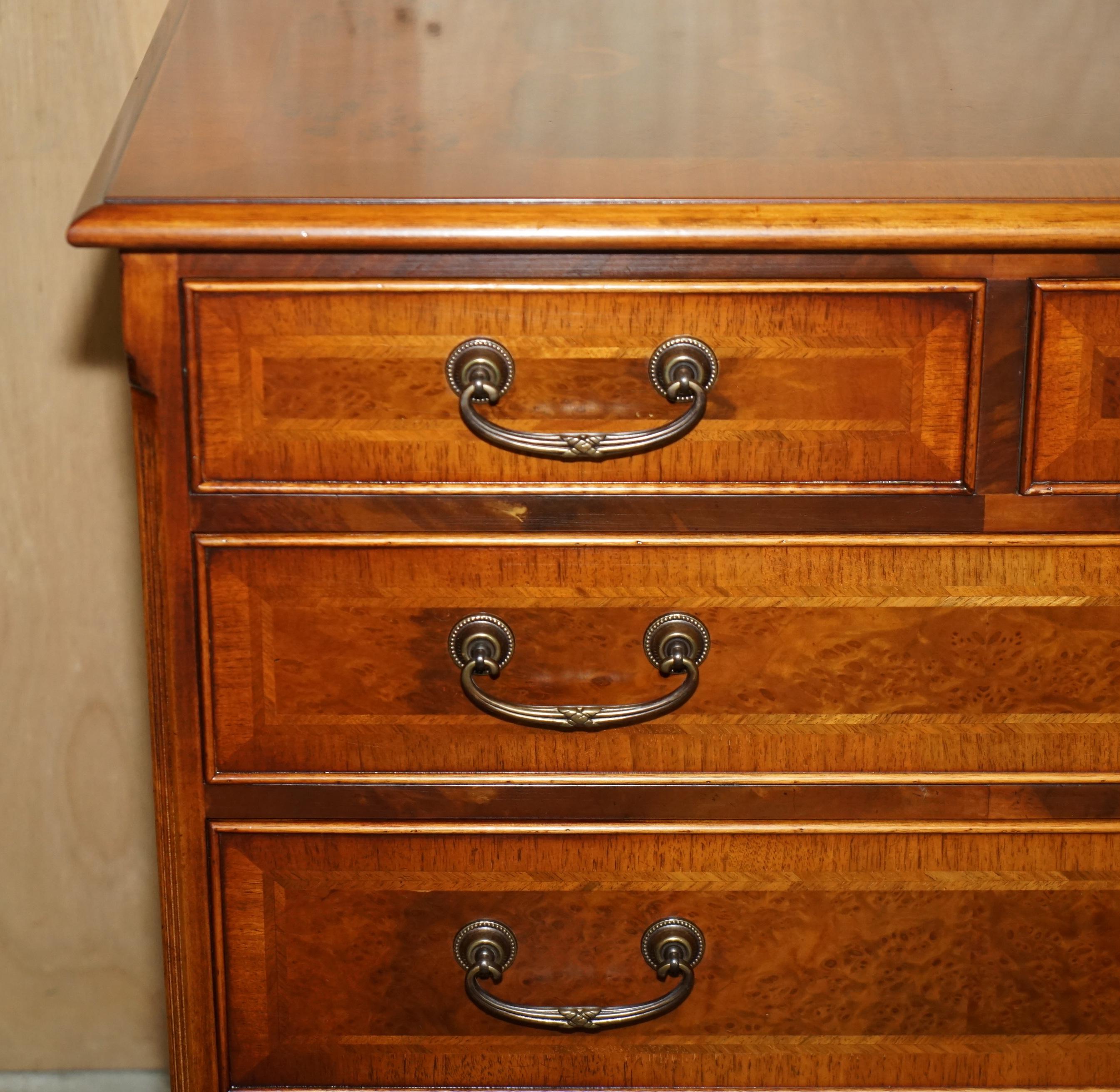 EXQUISITE BURR & BURL WALNUT SIDEBOARD BANK OR CHEST OF DRAWERS STUNNiNG PATINA In Good Condition For Sale In West Sussex, Pulborough