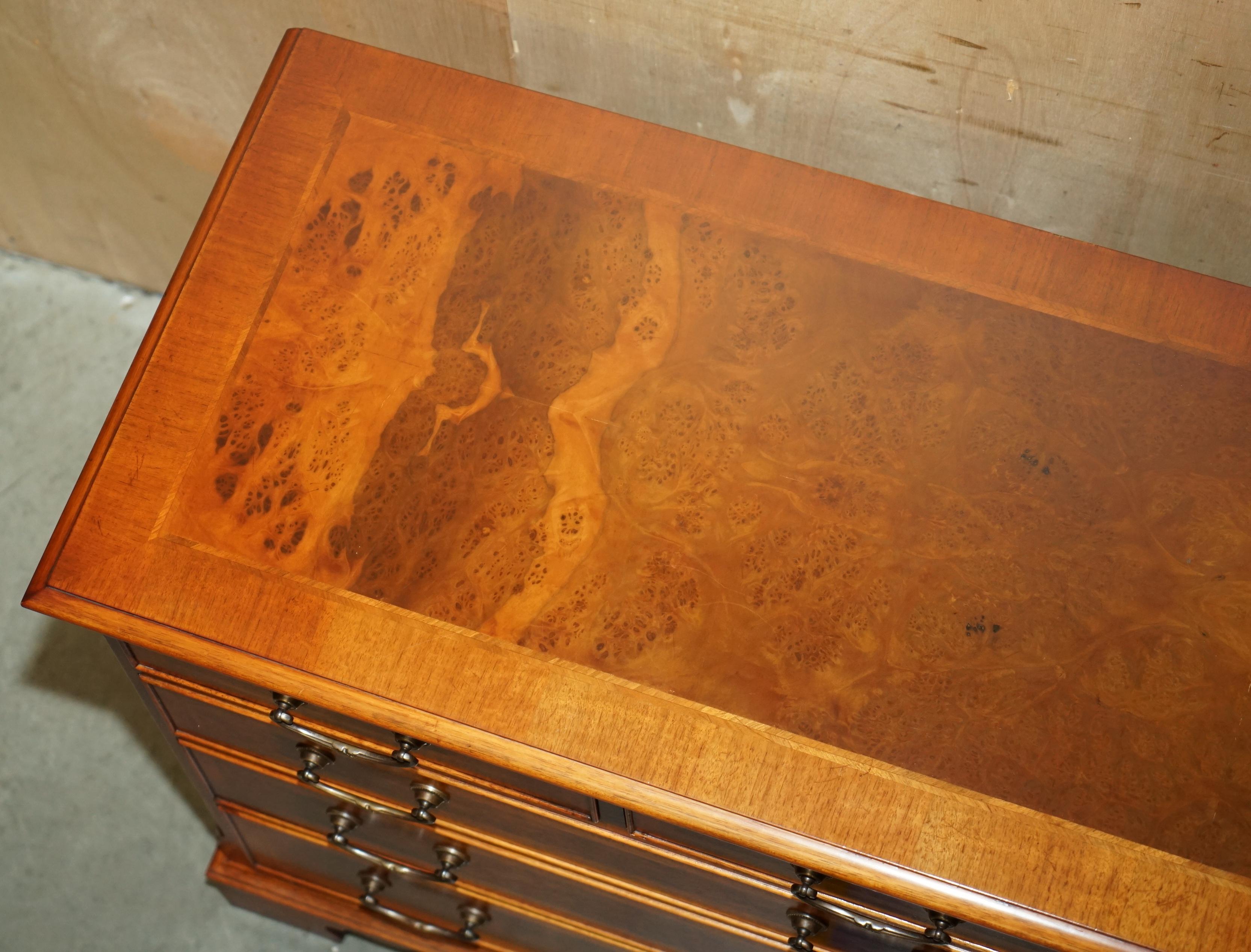 EXQUISITE BURR & BURL WALNUT SIDEBOARD BANK OR CHEST OF DRAWERS STUNNiNG PATINA For Sale 1