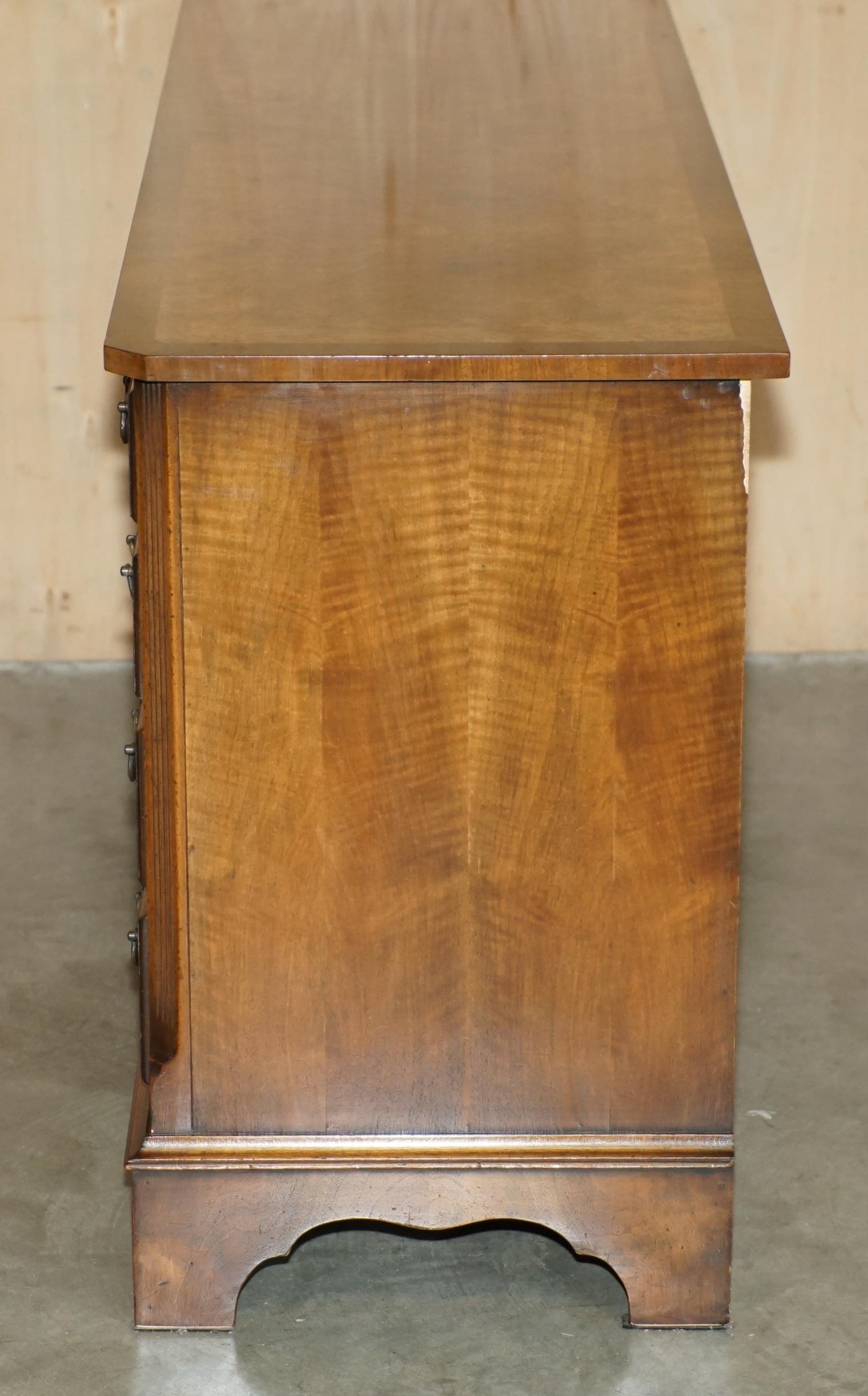 EXQUISITE BURR & BURL WALNUT SiDEBOARD BANK OR CHEST OF DRAWERS SUBLIME PATINA For Sale 8