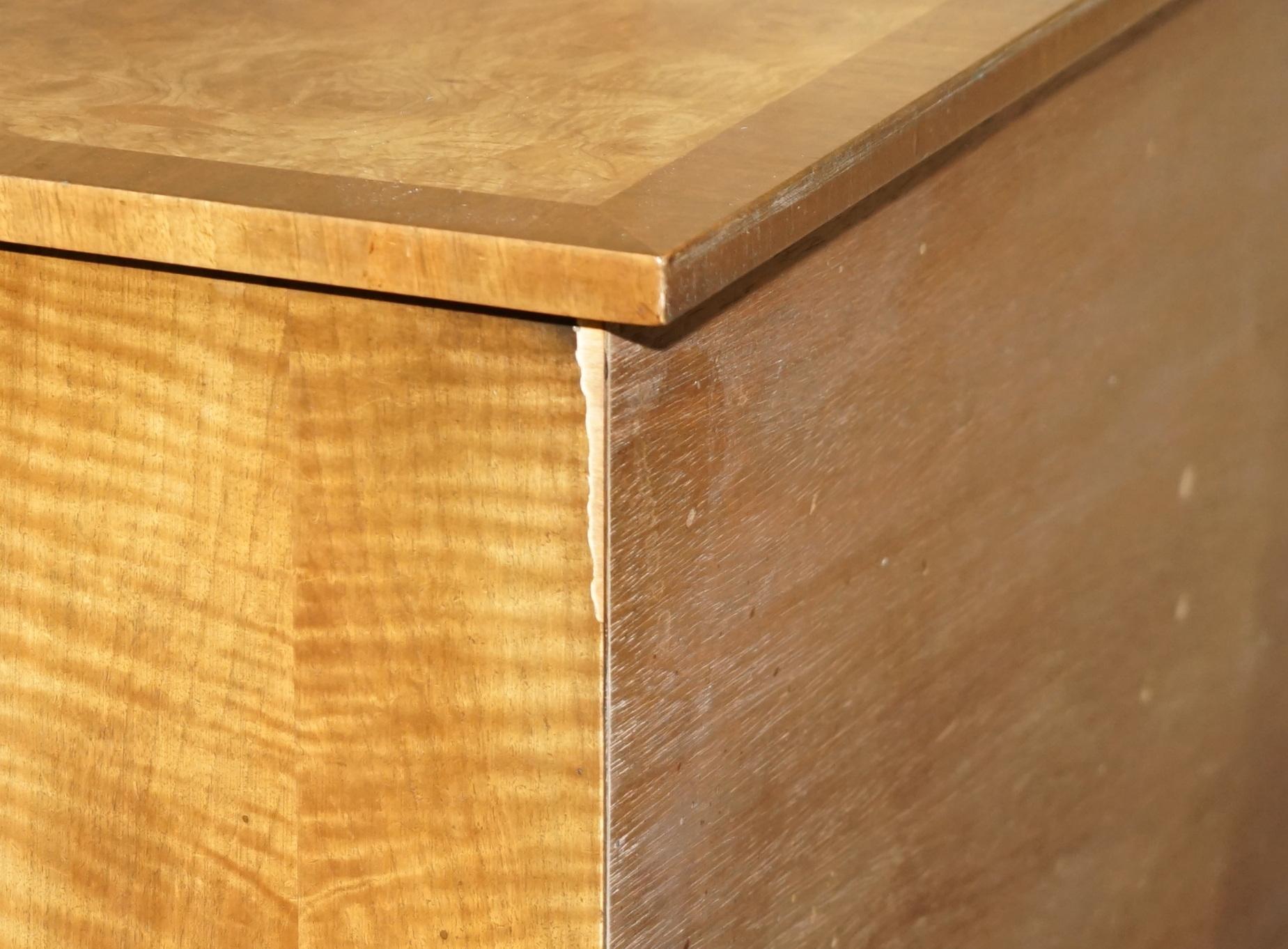 EXQUISITE BURR & BURL WALNUT SiDEBOARD BANK OR CHEST OF DRAWERS SUBLIME PATINA For Sale 9