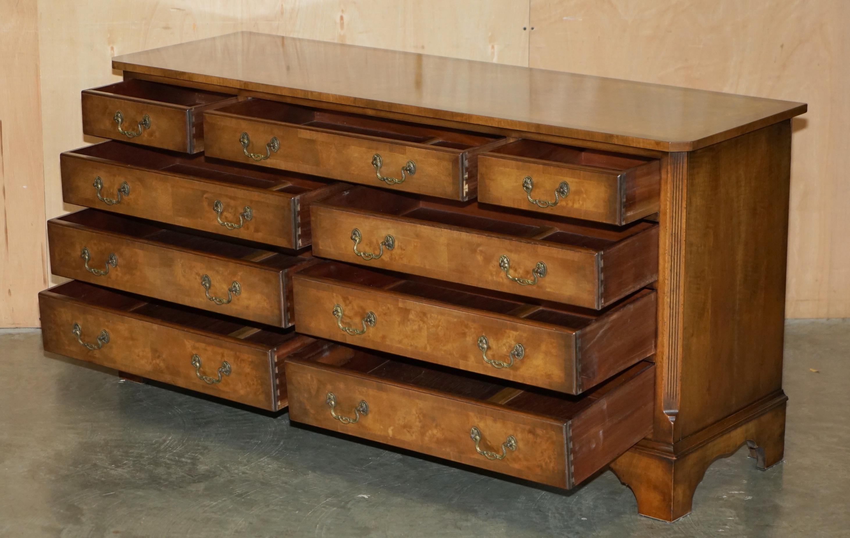 EXQUISITE BURR & BURL WALNUT SiDEBOARD BANK OR CHEST OF DRAWERS SUBLIME PATINA For Sale 10