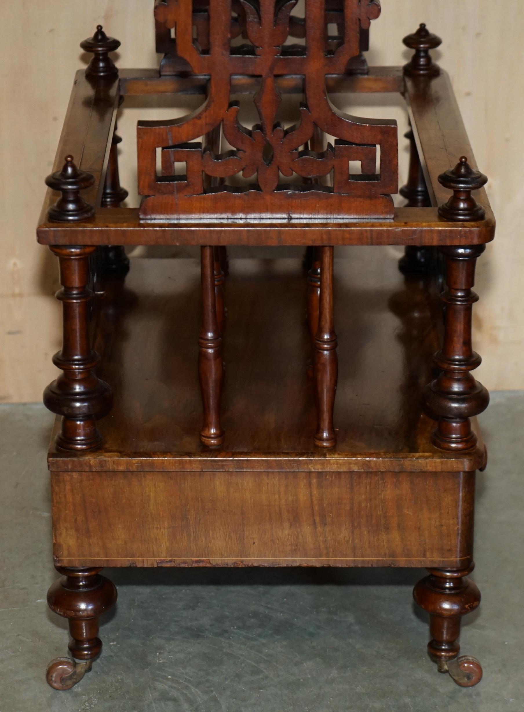 UNITA' DI CANTERBURIA IN NOCE BURR CIRCA 1840 CON BINARIO A GALLERIA IN OTTONE in vendita 4