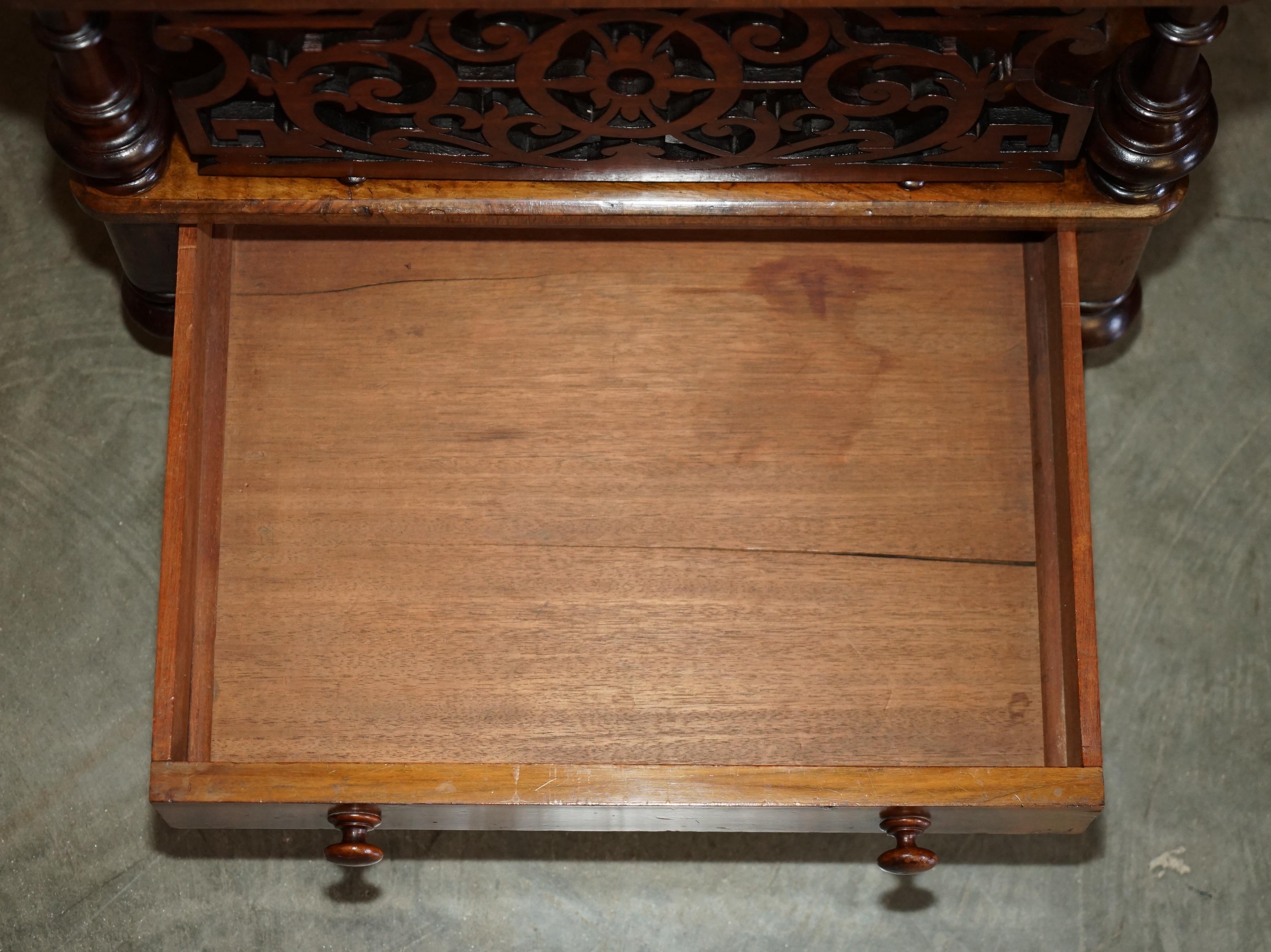 UNITA' DI CANTERBURIA IN NOCE BURR CIRCA 1840 CON BINARIO A GALLERIA IN OTTONE in vendita 10