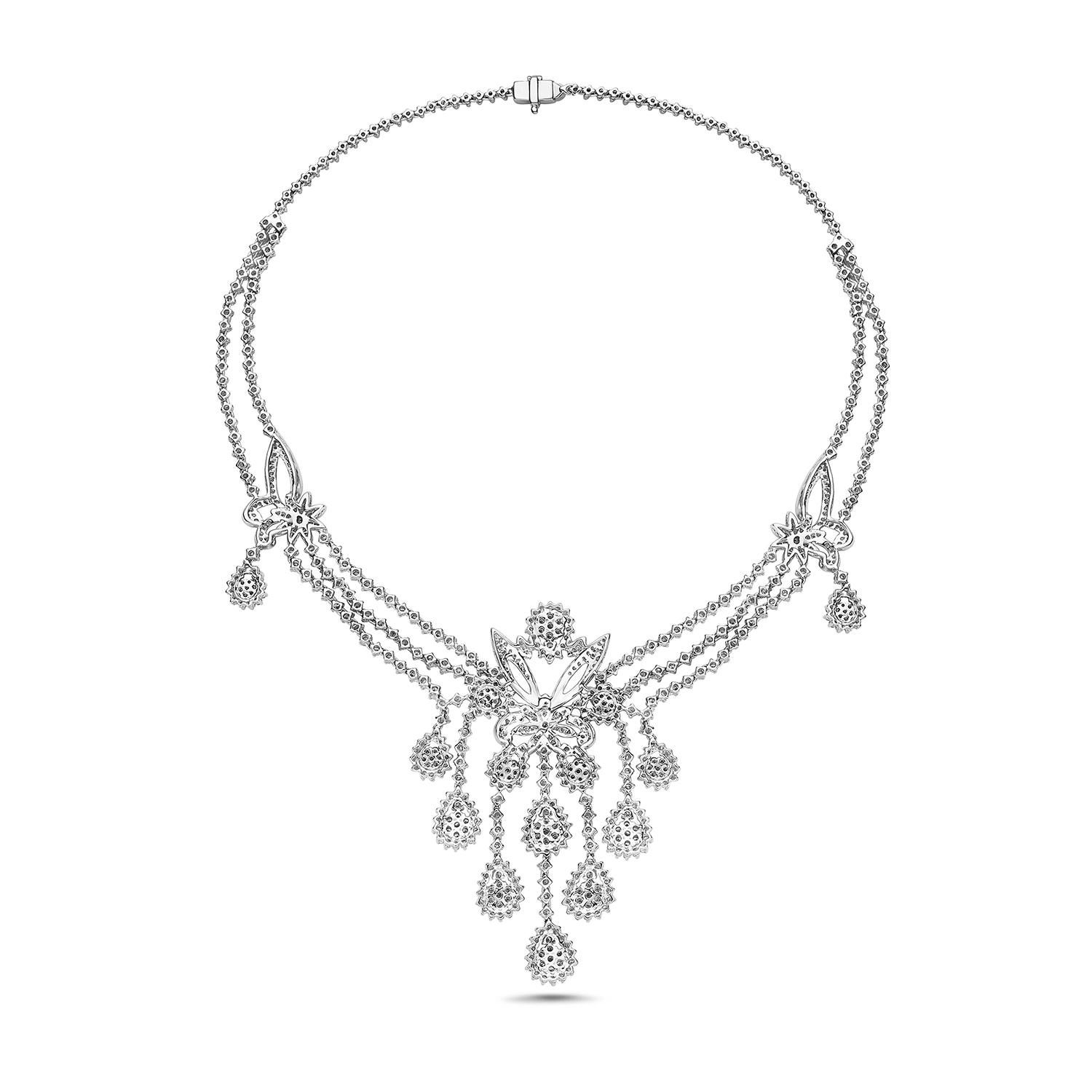 Exquisite kaskadenförmige Diamant-Halskette aus 18k Weißgold (Gemischter Schliff) im Angebot