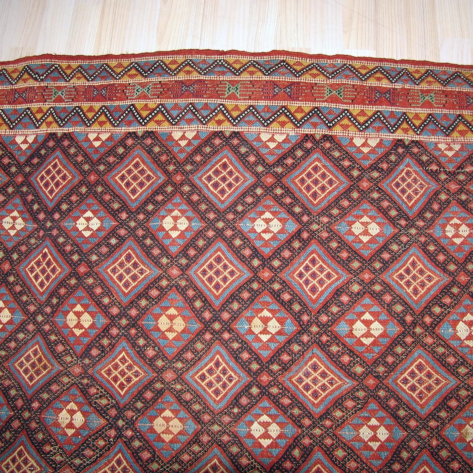 Magnifique tapis caucasien tissé à plat 6,9 pieds x 9,8 pieds des années 1940 en vente 3