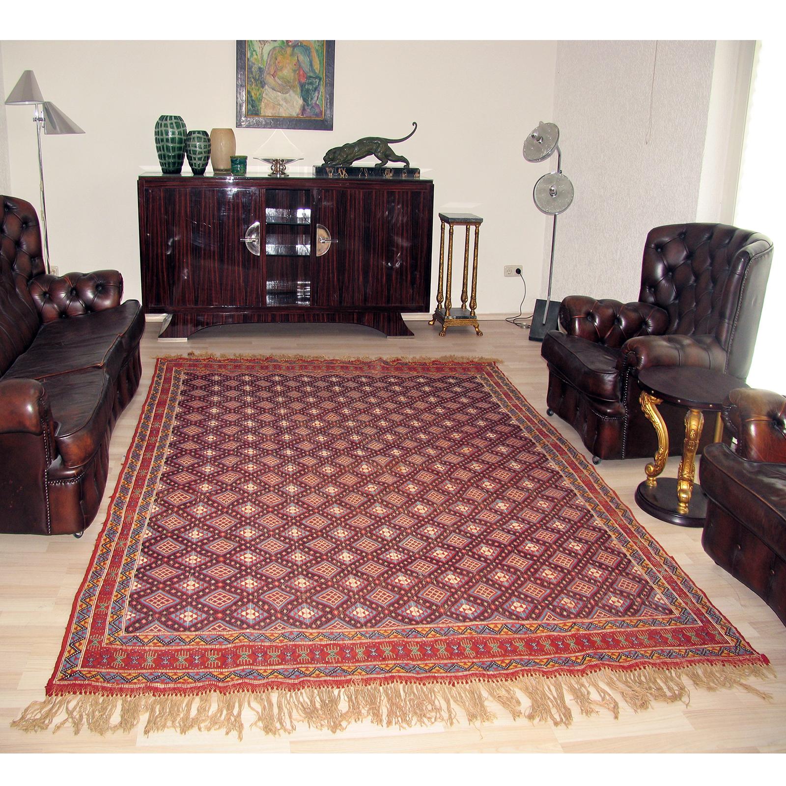 Caucasien Magnifique tapis caucasien tissé à plat 6,9 pieds x 9,8 pieds des années 1940 en vente