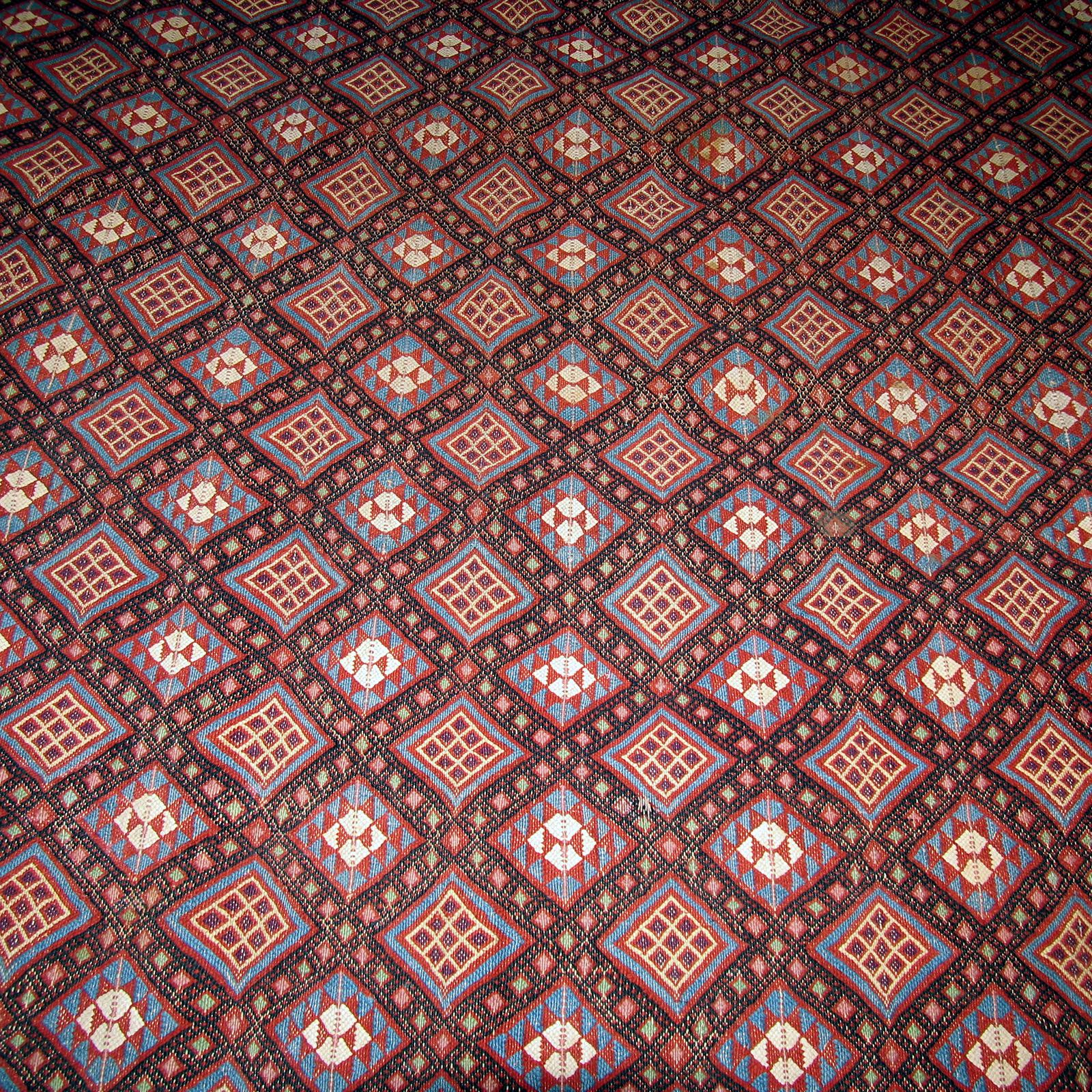 Milieu du XXe siècle Magnifique tapis caucasien tissé à plat 6,9 pieds x 9,8 pieds des années 1940 en vente