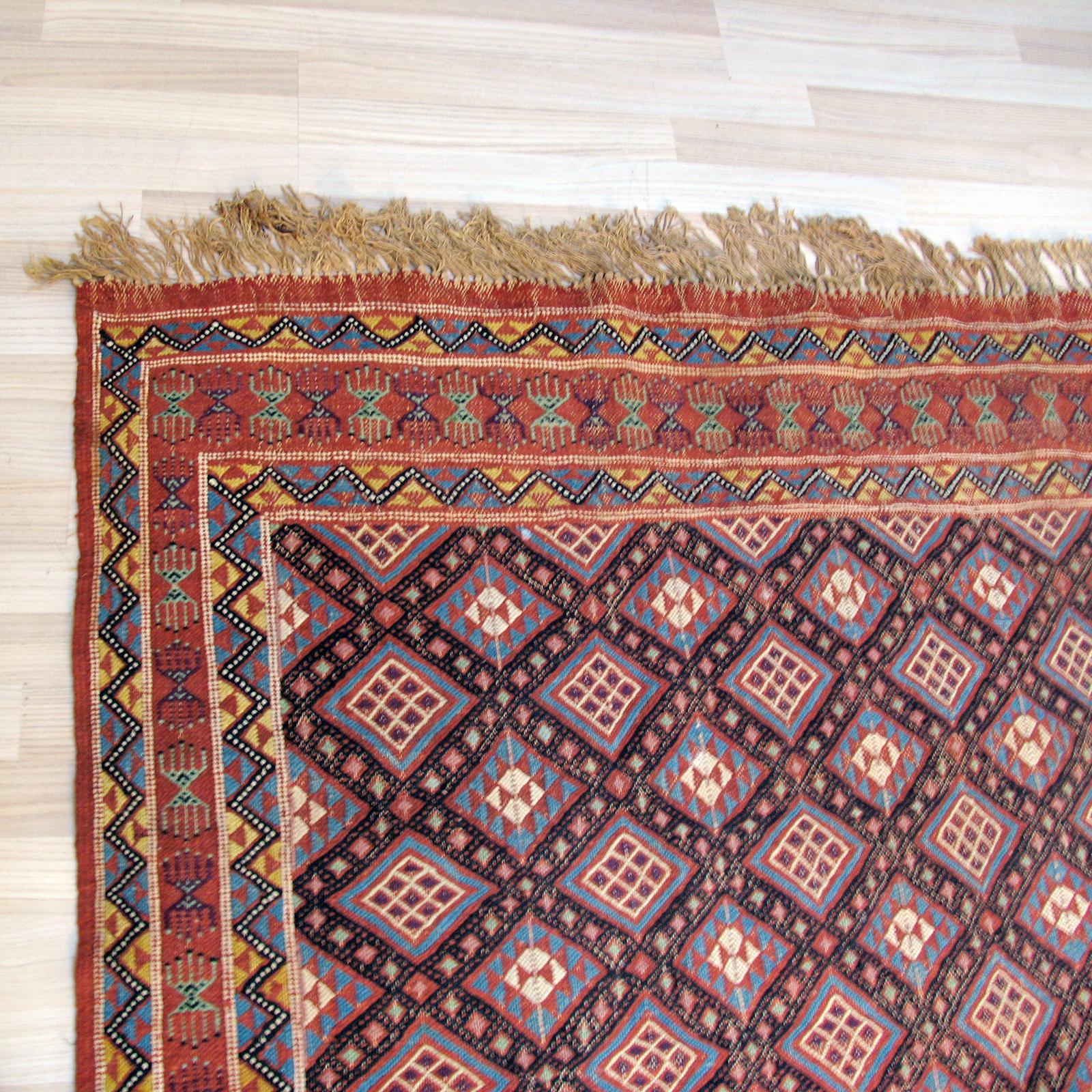 Magnifique tapis caucasien tissé à plat 6,9 pieds x 9,8 pieds des années 1940 en vente 1
