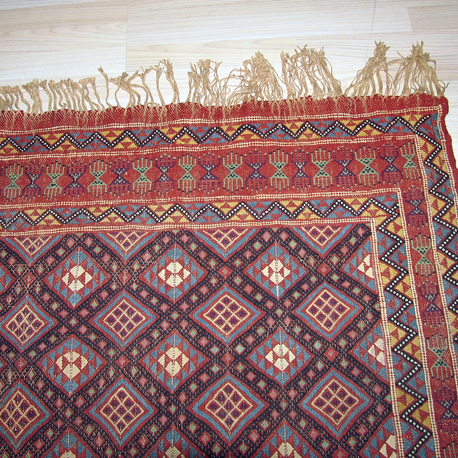 Magnifique tapis caucasien tissé à plat 6,9 pieds x 9,8 pieds des années 1940 en vente 2