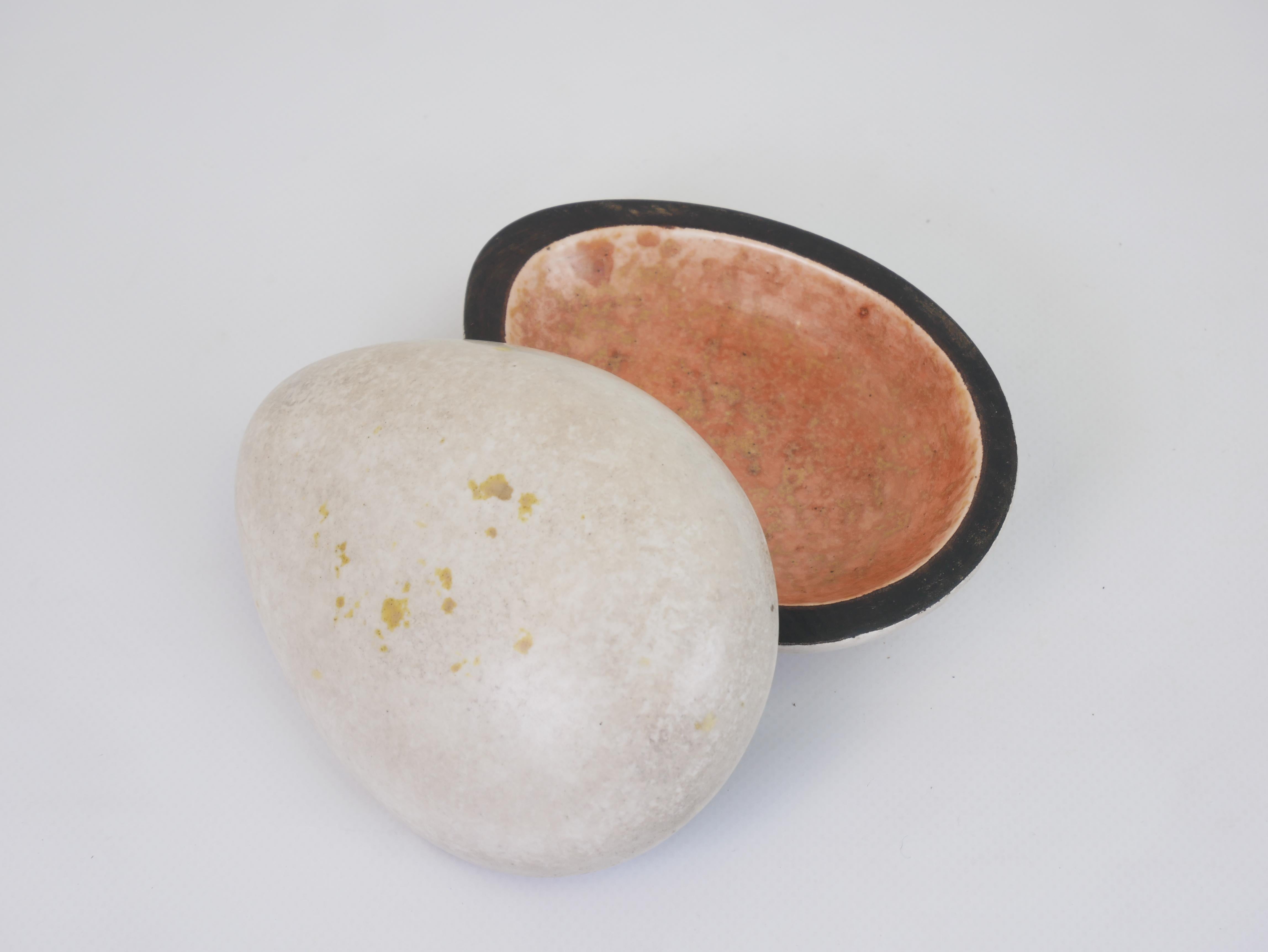 Exquisite ceramic box or tidy in the shape of a pebble by Hans Hedberg For Sale 4