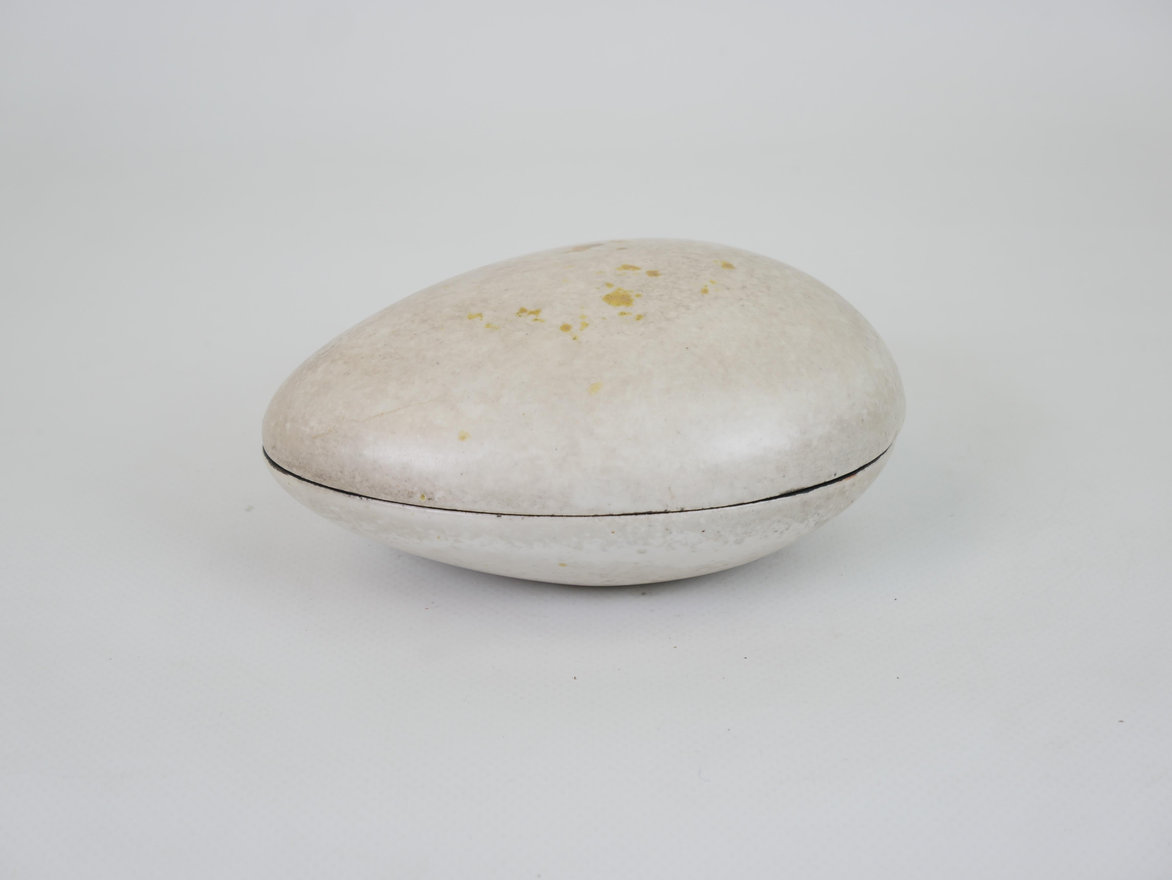 Mid-Century Modern Exquisite ceramic box or tidy in the shape of a pebble by Hans Hedberg For Sale