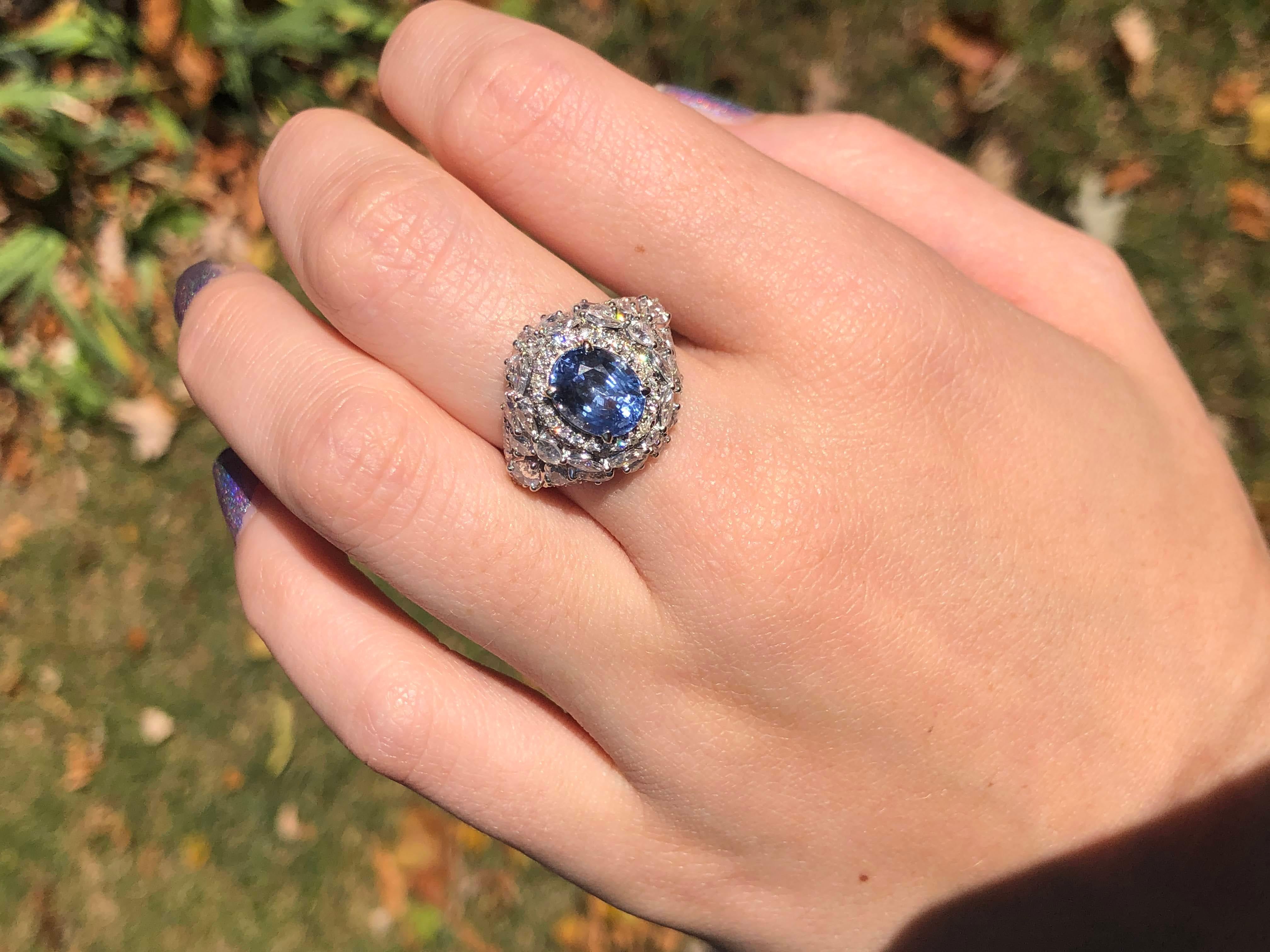 Exquisiter blauer Ceylon-Saphir in 18 Karat zweifarbigem Gold mit kompliziertem Ringdesign 4