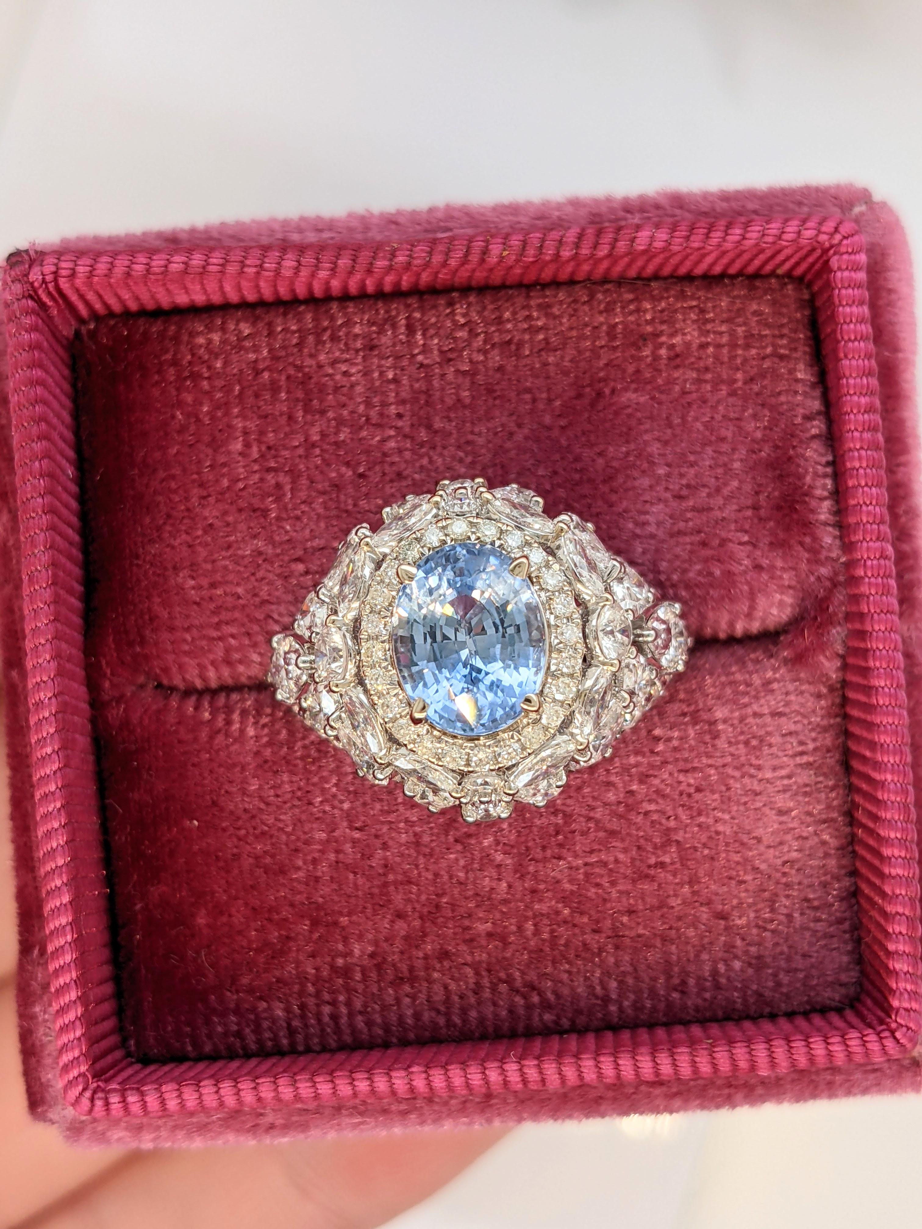 Exquisiter blauer Ceylon-Saphir in 18 Karat zweifarbigem Gold mit kompliziertem Ringdesign im Zustand „Neu“ in Columbus, OH