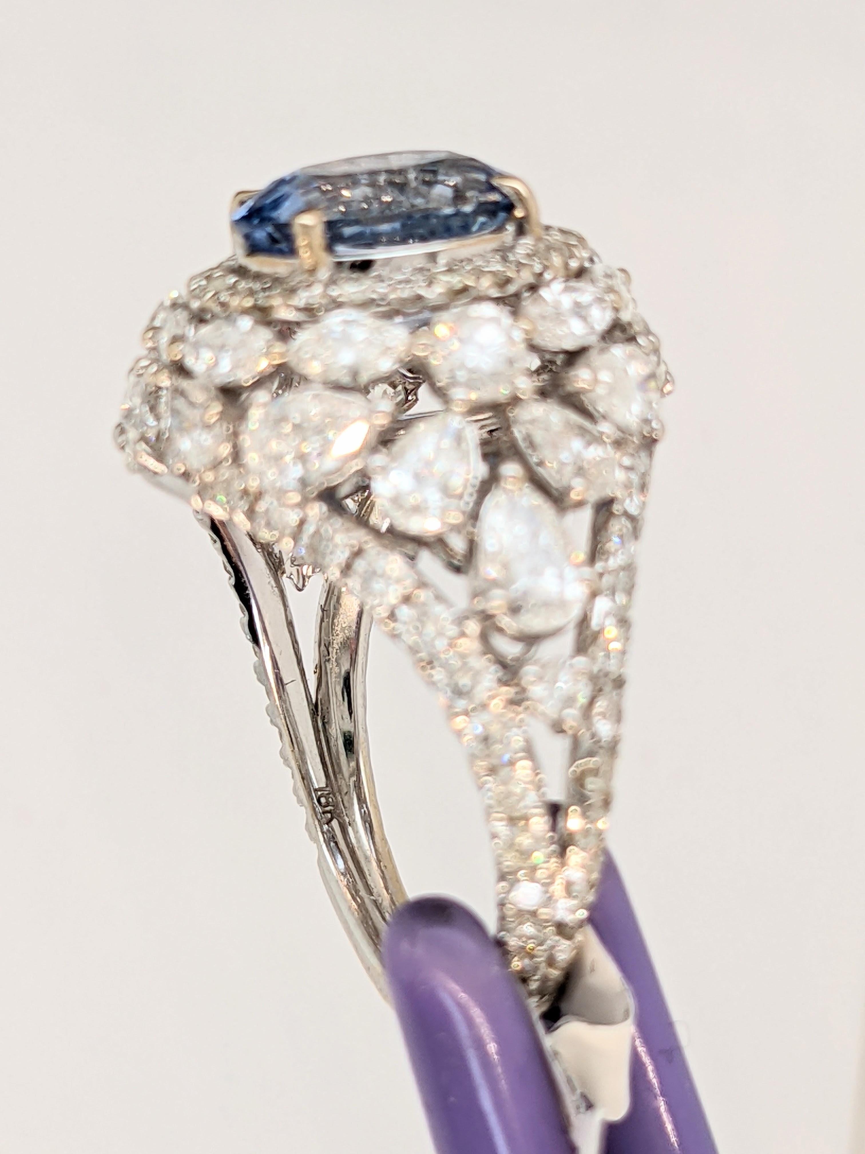 Exquisiter blauer Ceylon-Saphir in 18 Karat zweifarbigem Gold mit kompliziertem Ringdesign 1