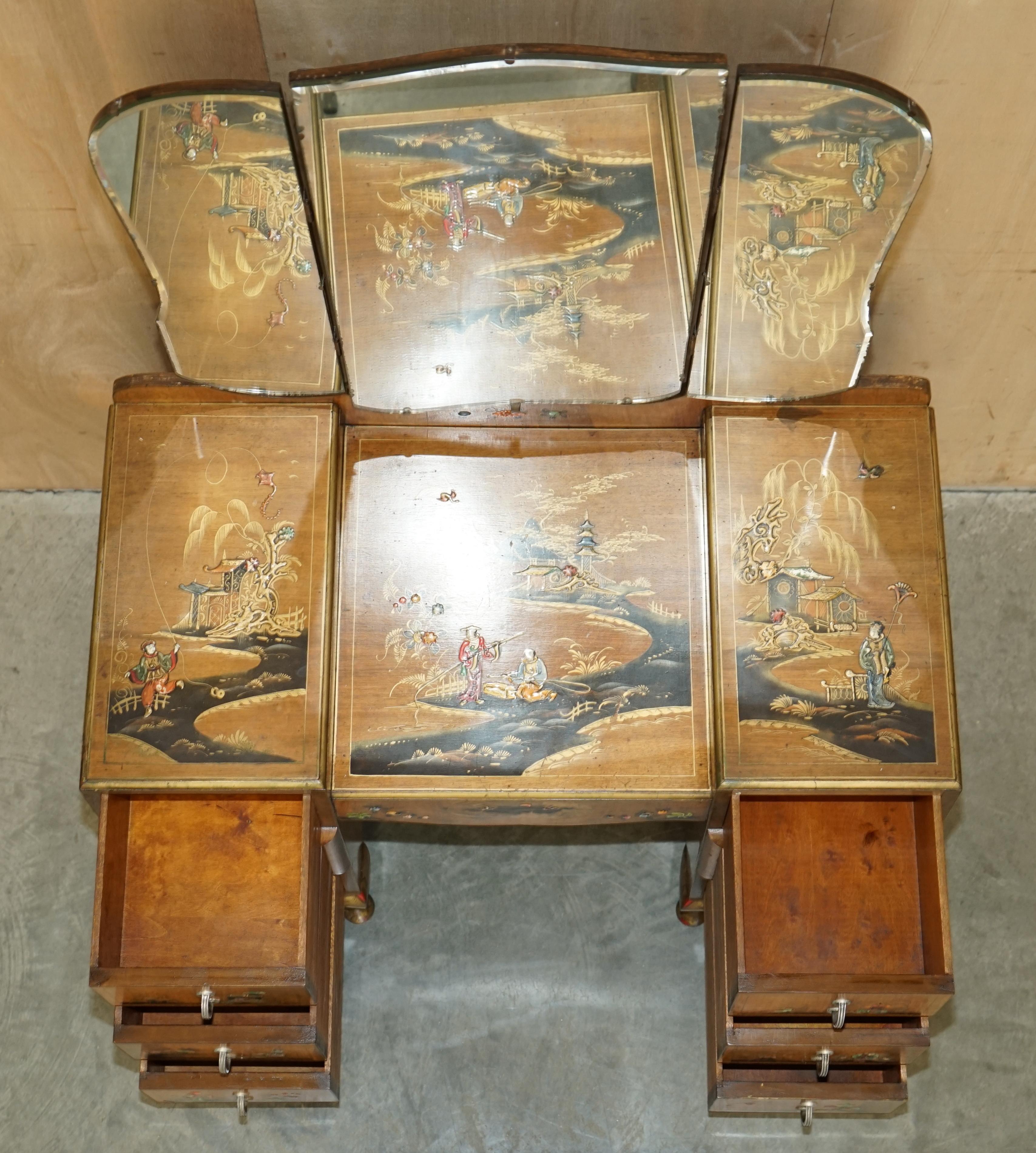 EXQUISITE CHiNESE EXPORT CHINOISERIE WALNUT DRESSING TABLE PART OF A SUITe For Sale 12