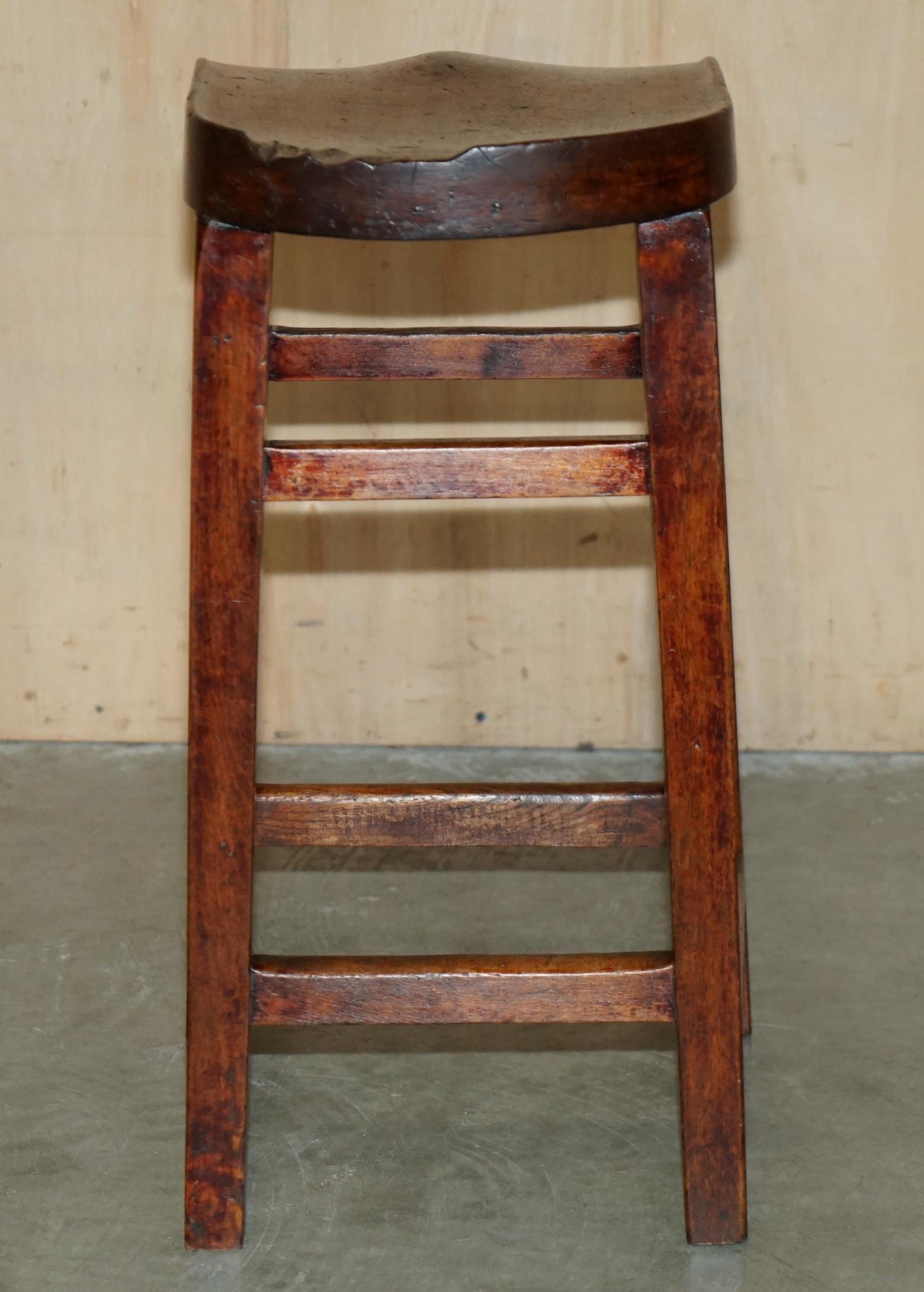EXQUISITE CIRCA 1880 HAND MADE FRUiTWOOD DRAFTSMAN ARTIST STOOL STUNNING PATINA For Sale 2