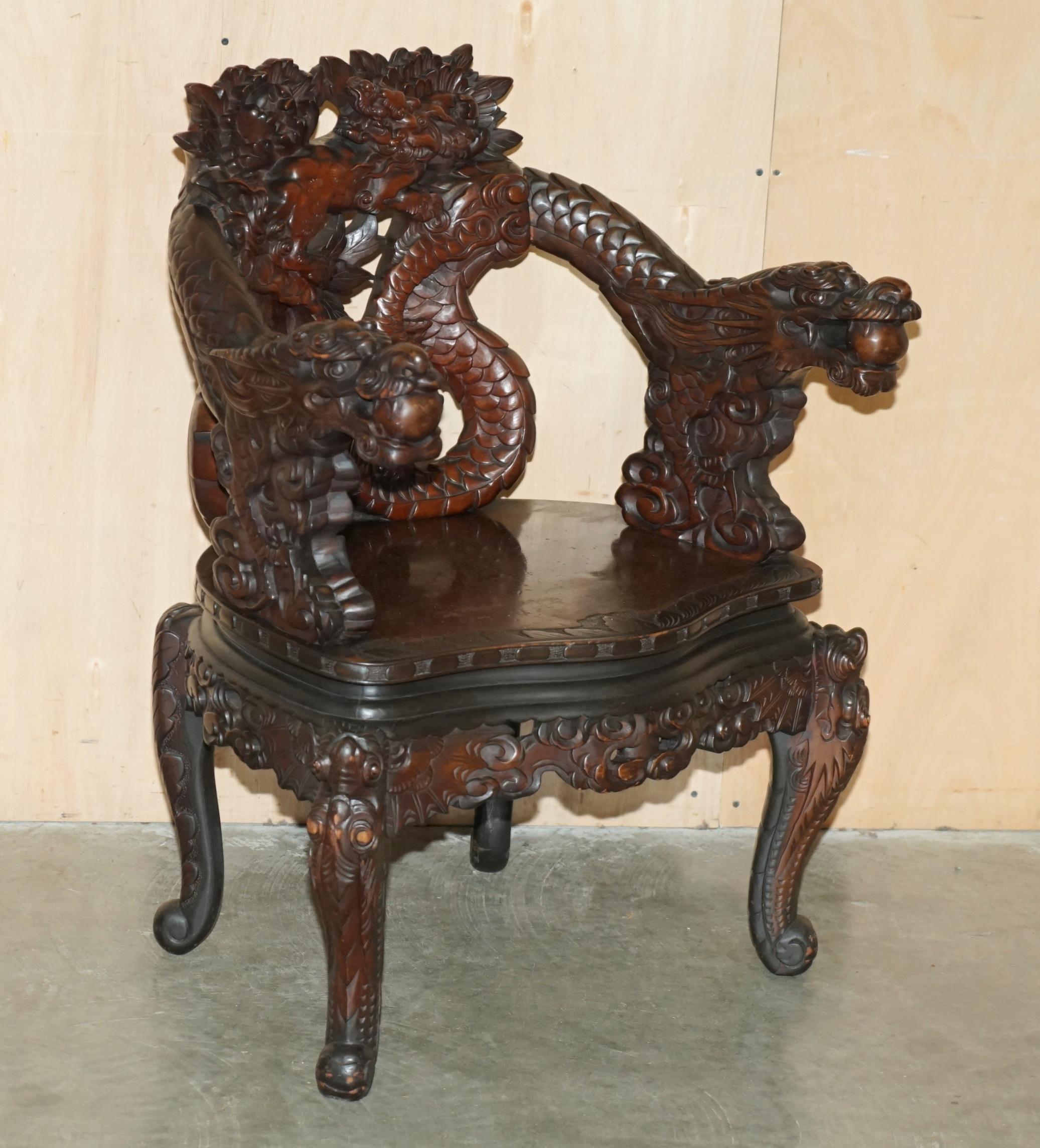 Royal House Antiques

The House Antiques a le plaisir de proposer à la vente ce superbe fauteuil en bois de rose sculpté à la main, d'origine chinoise, datant d'environ 1880-1900, et orné d'un dragon enroulé surdimensionné.

Veuillez noter que les