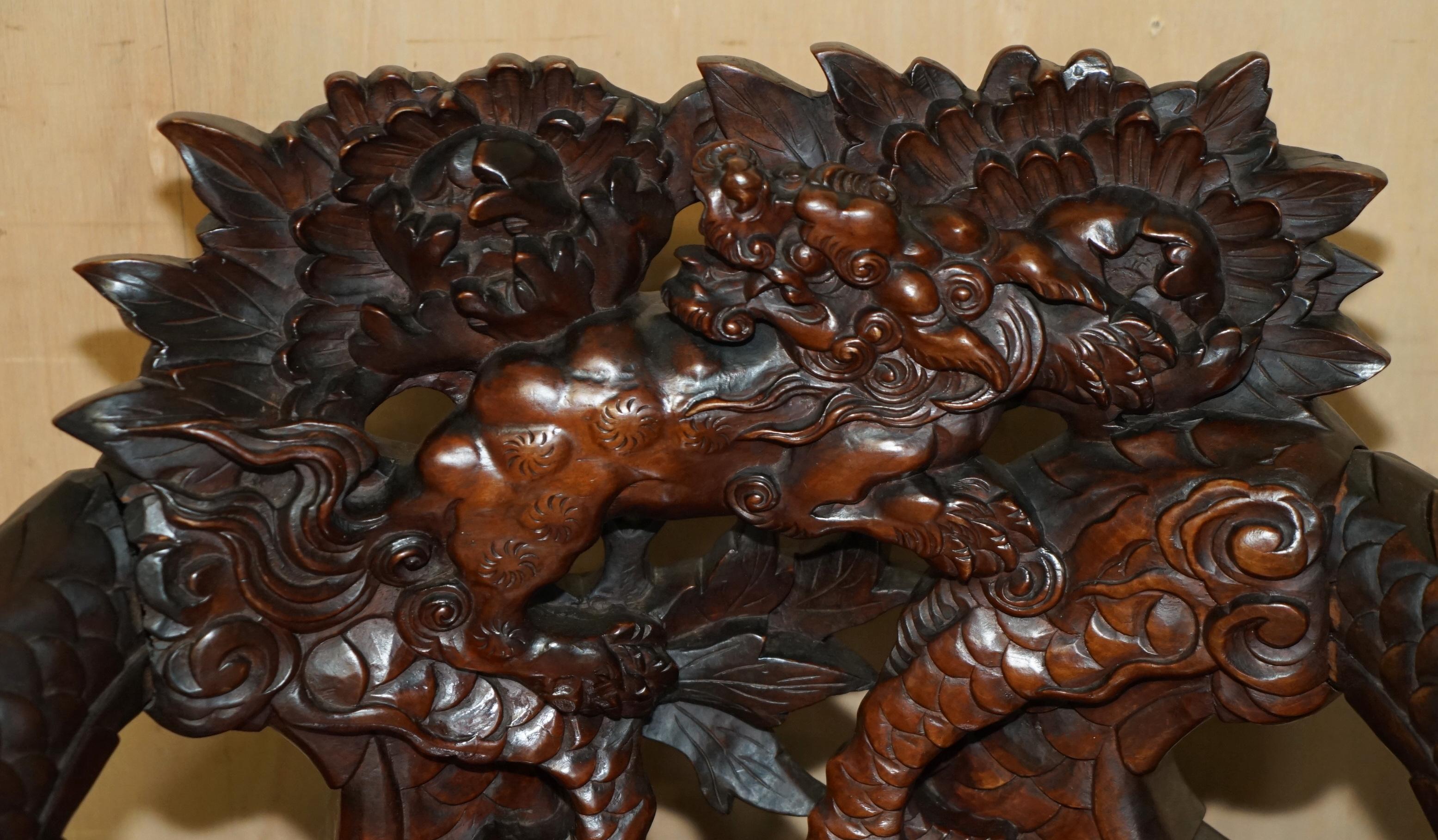Chinois EXQUISITE CIRCA 1880 ARMCHAiR DE DRAGON CHINOIS EN BOIS CARACTERE DYNASTIQUE DE LA VILLE DE QING en vente