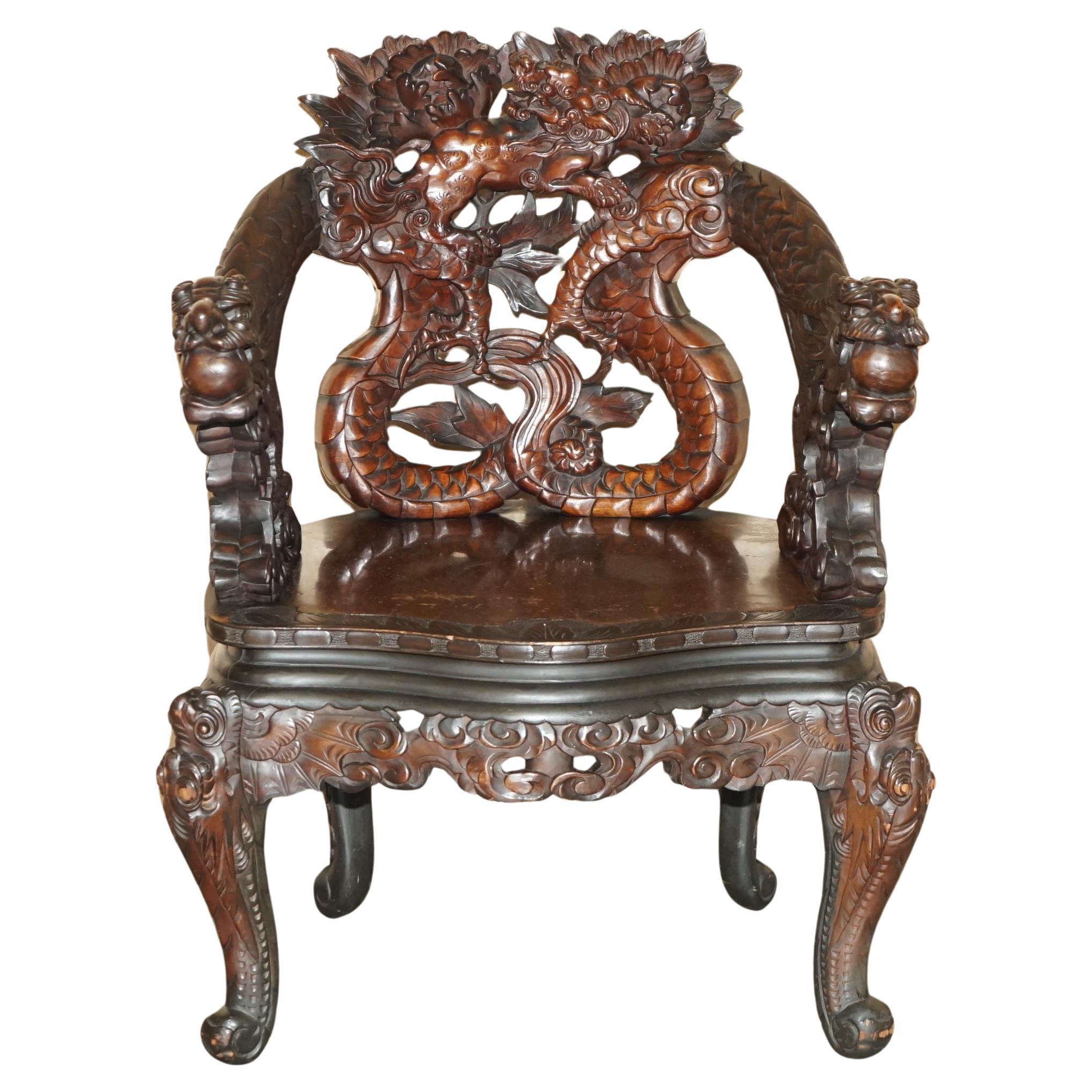EXQUISITE CIRCA 1880 ARMCHAiR DE DRAGON CHINOIS EN BOIS CARACTERE DYNASTIQUE DE LA VILLE DE QING en vente