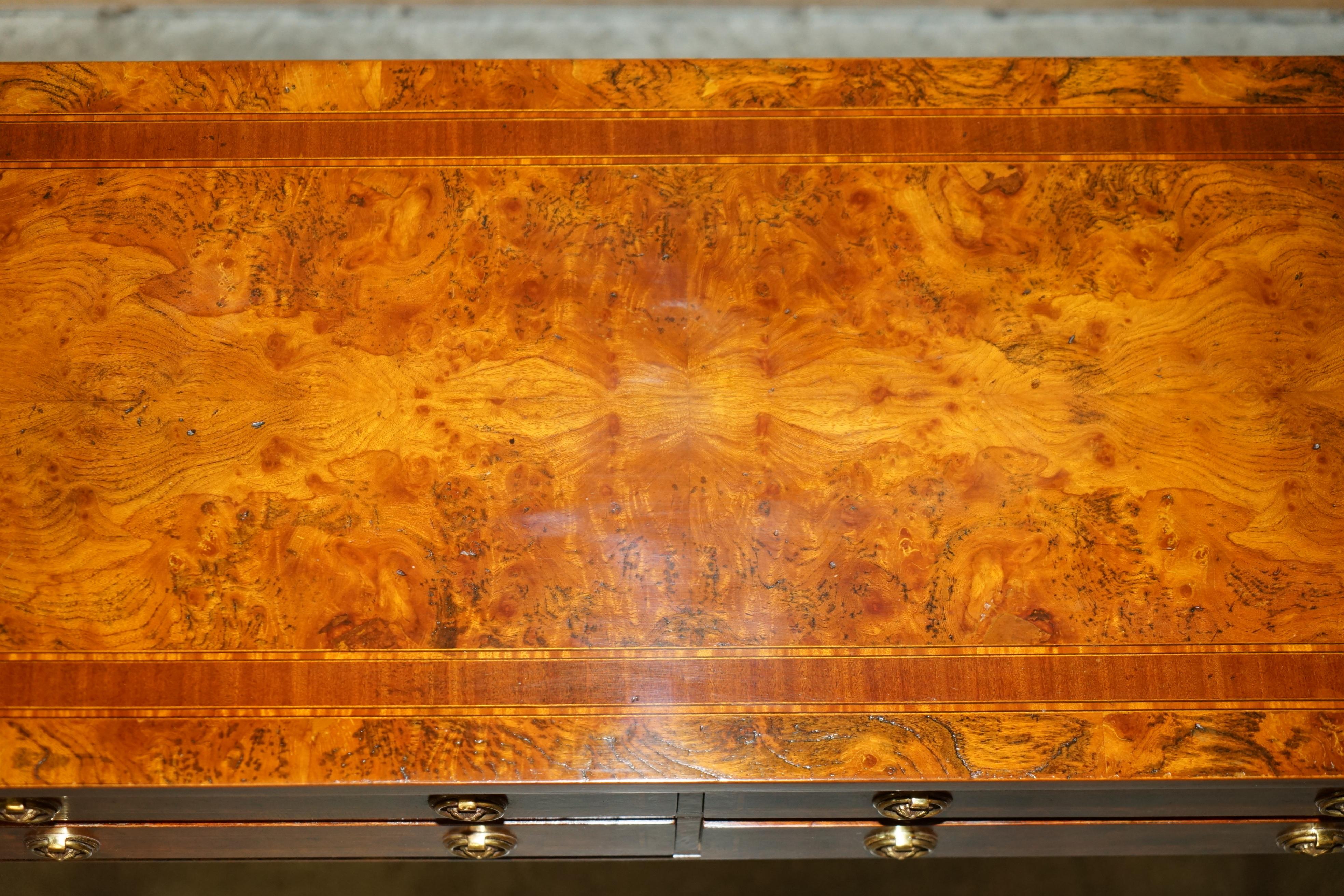 EXQUISITE CIRCA 1920 BURR ELM & SATiNWOOD FRENCH POLISHED RESTORED CONSOLE TABLE For Sale 4