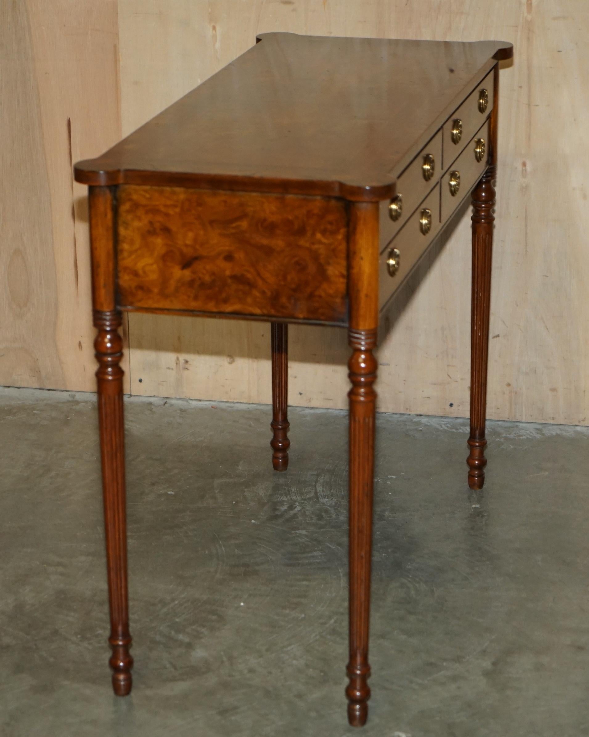 Table de CONSOLE rénovée fréquemment rénovée FRANÇAIS, BURR ELM & SATiNWOOD, CIRCA 1920 en vente 6