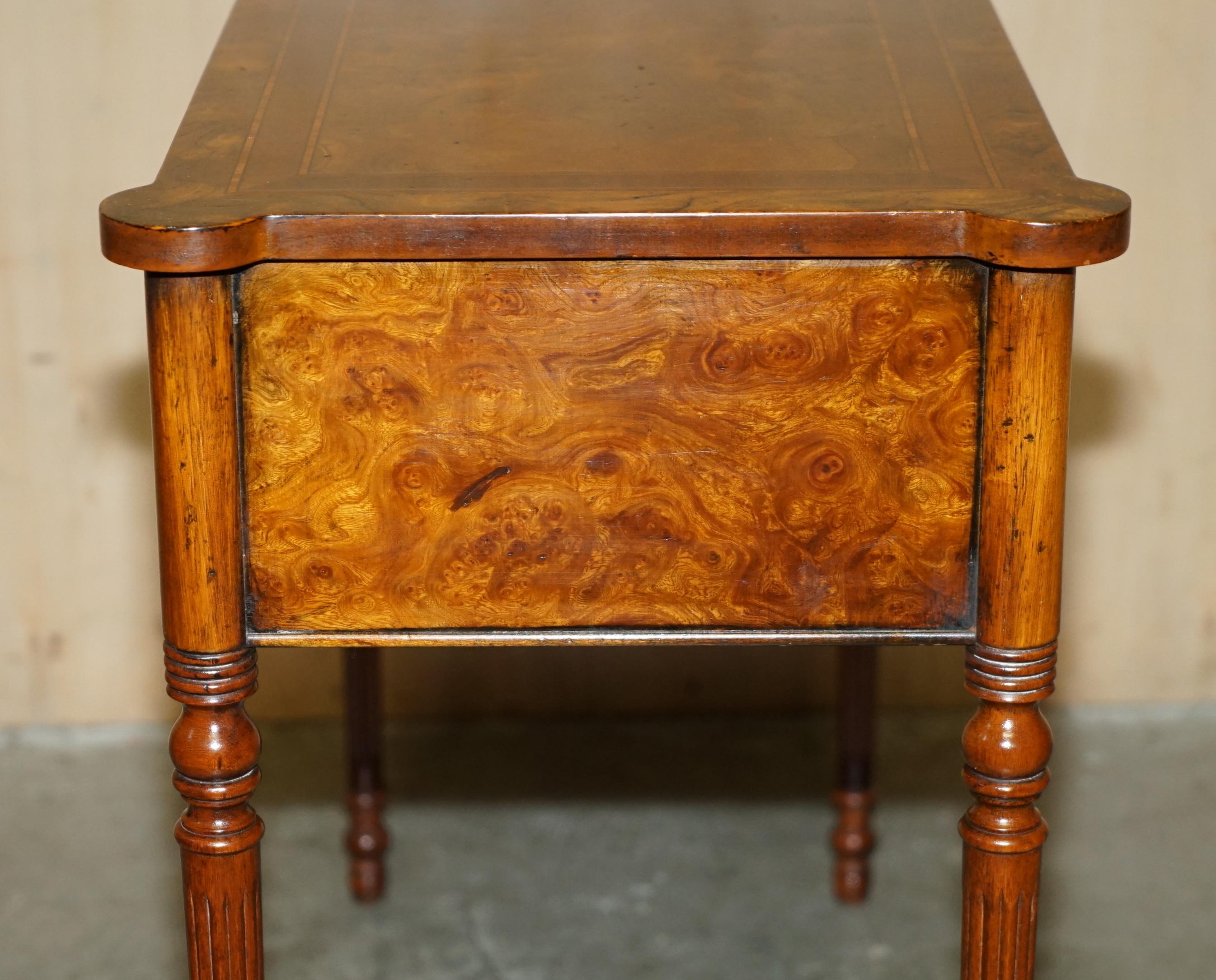 EXQUISITE CIRCA 1920 BURR ELM & SATiNWOOD FRENCH POLISHED RESTORED CONSOLE TABLE For Sale 7
