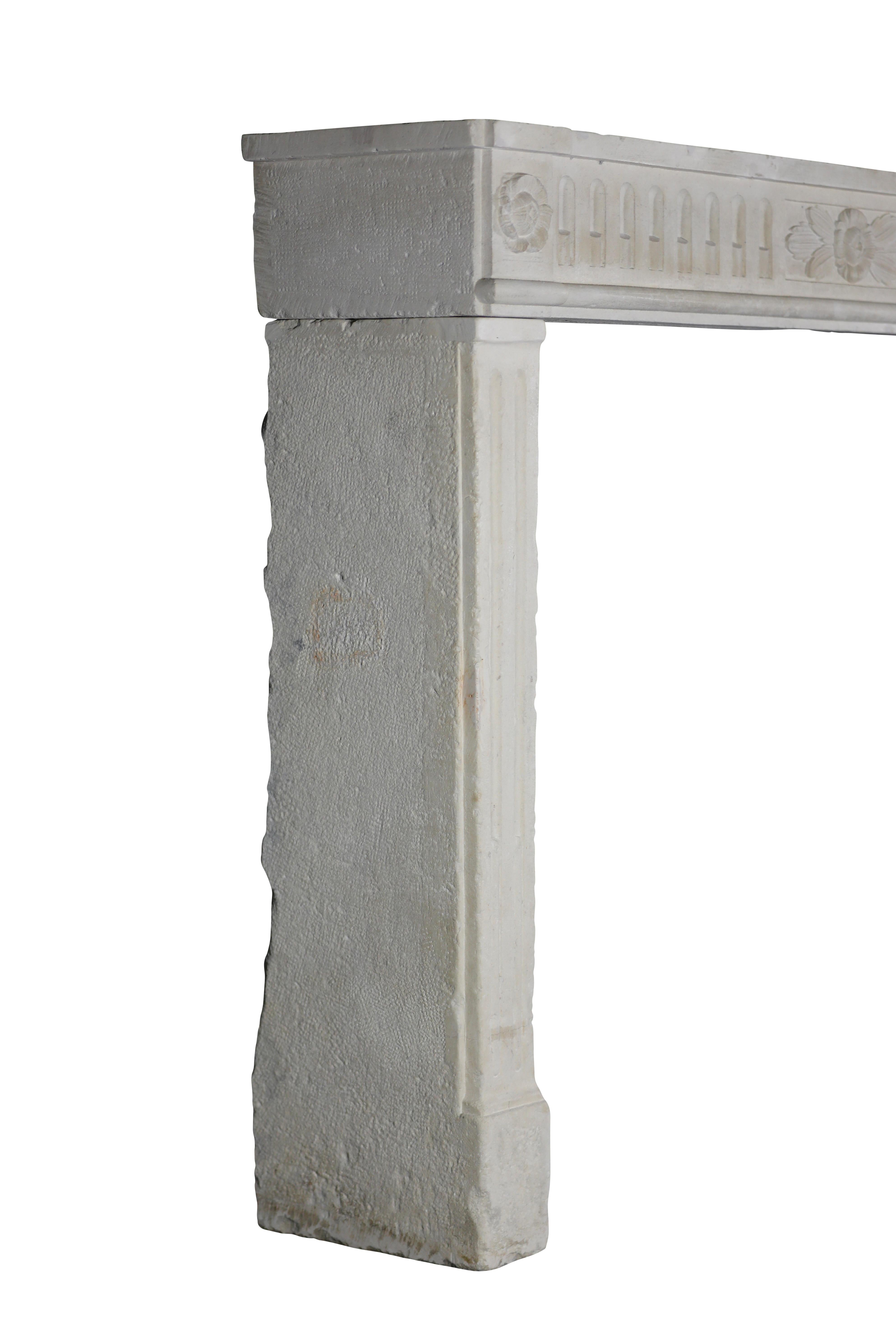 Exquisite Classic French Antique Limestone Fireplace Surround In Good Condition For Sale In Beervelde, BE