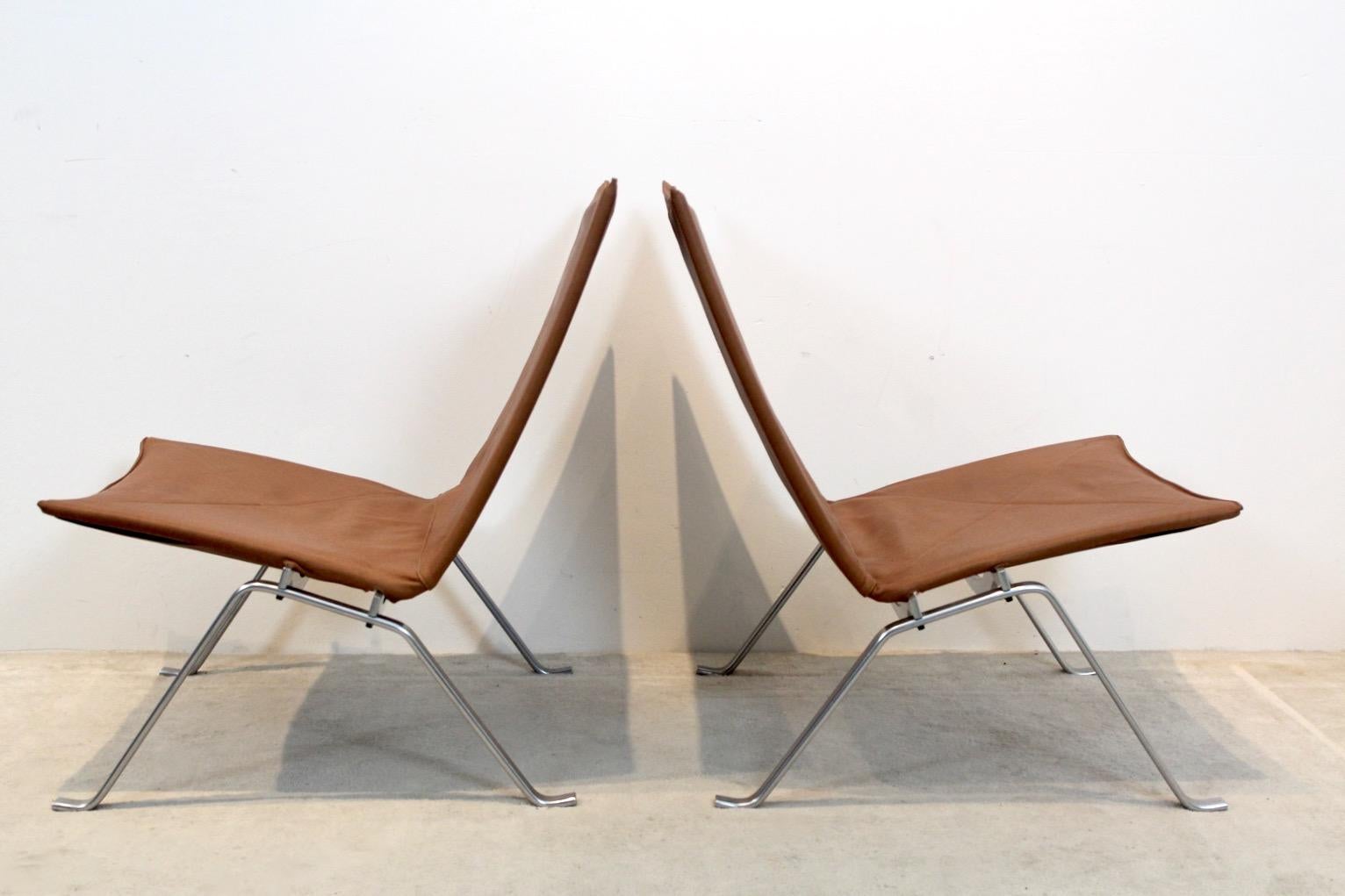 Exquisite Cognac Leather PK22 chairs by Poul Kjærholm for E. Kold Christensen For Sale 1