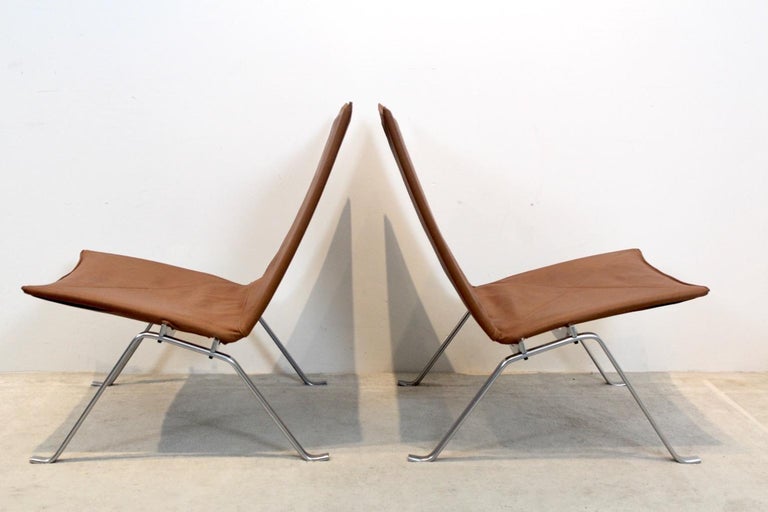 Exquisite Cognac Leather PK22 chairs by Poul Kjærholm for E. Kold Christensen For Sale 2