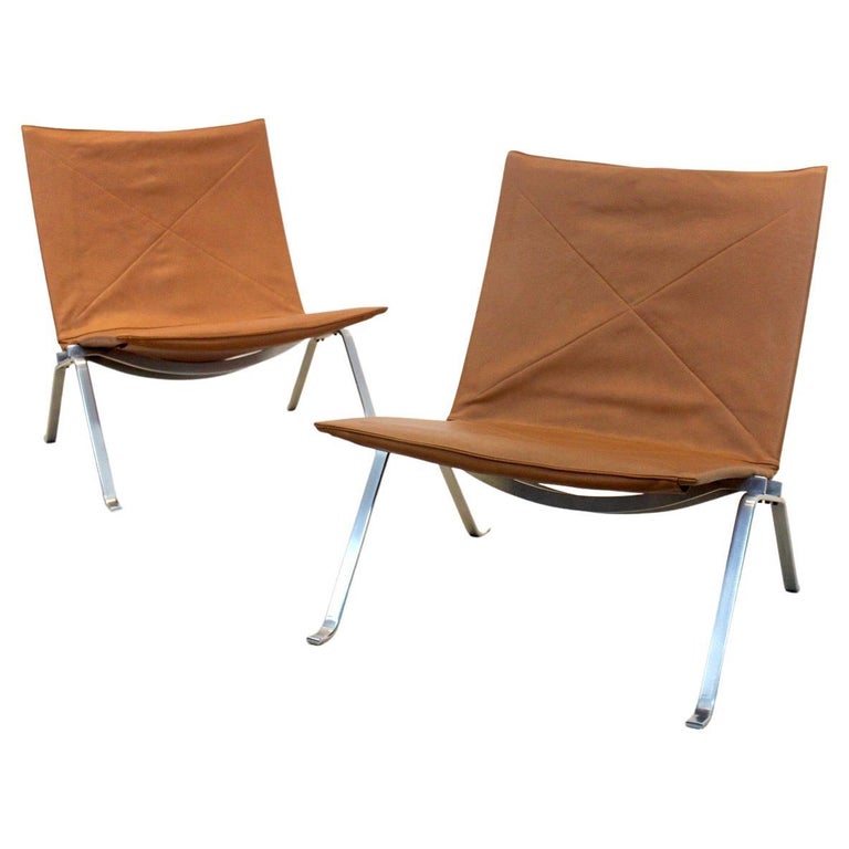 Exquisite Cognac Leather PK22 chairs by Poul Kjærholm for E. Kold Christensen For Sale
