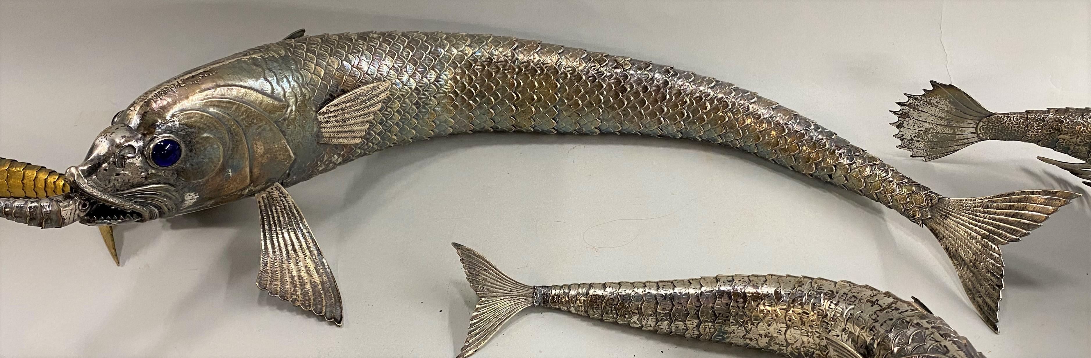 Européen Magnifique collection de six poissons articulés en argent et dorés d'Espagne/Italie en vente