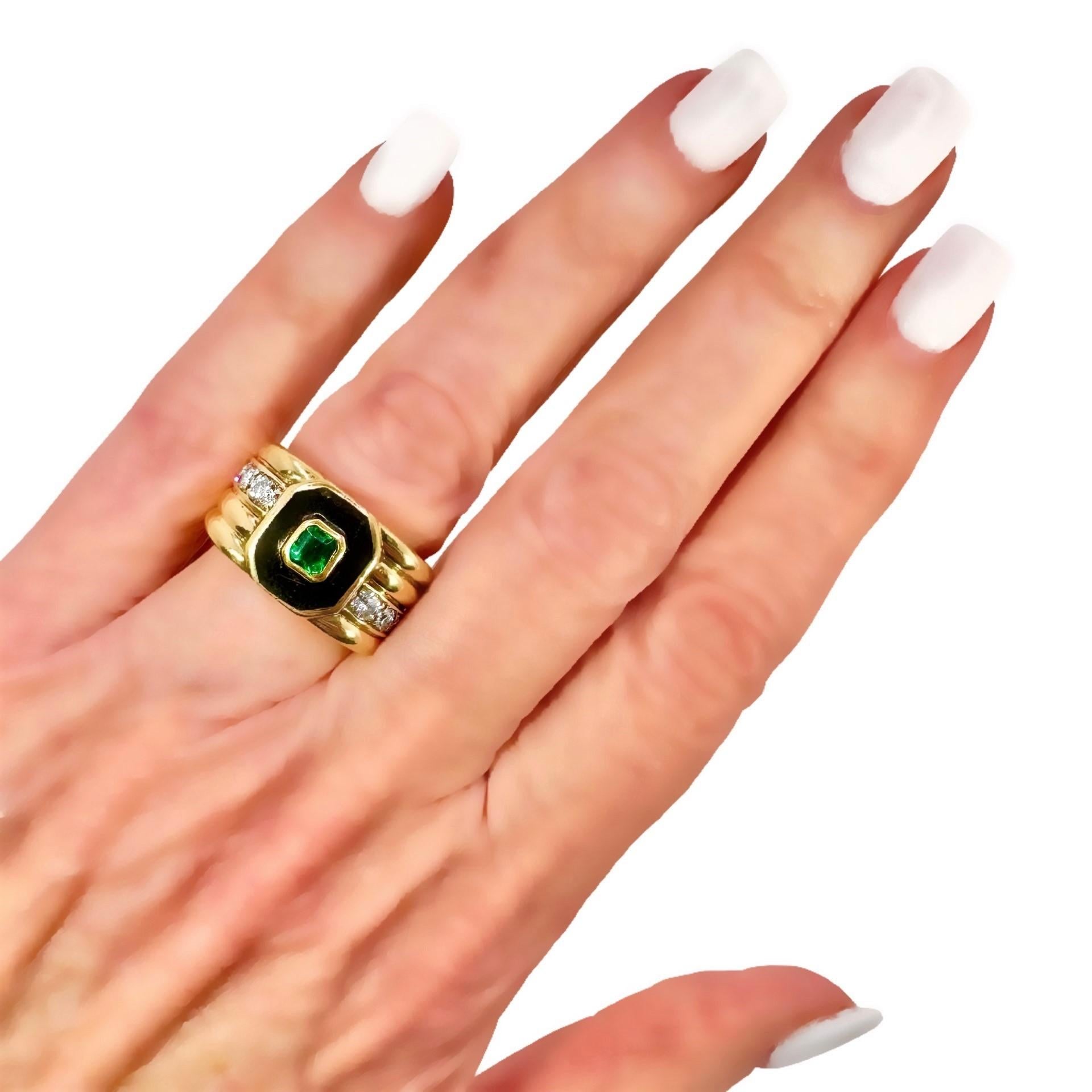 Exquisite Colombian Emerald set in 18K Yellow Gold Ring with Enamel and Diamonds For Sale 4