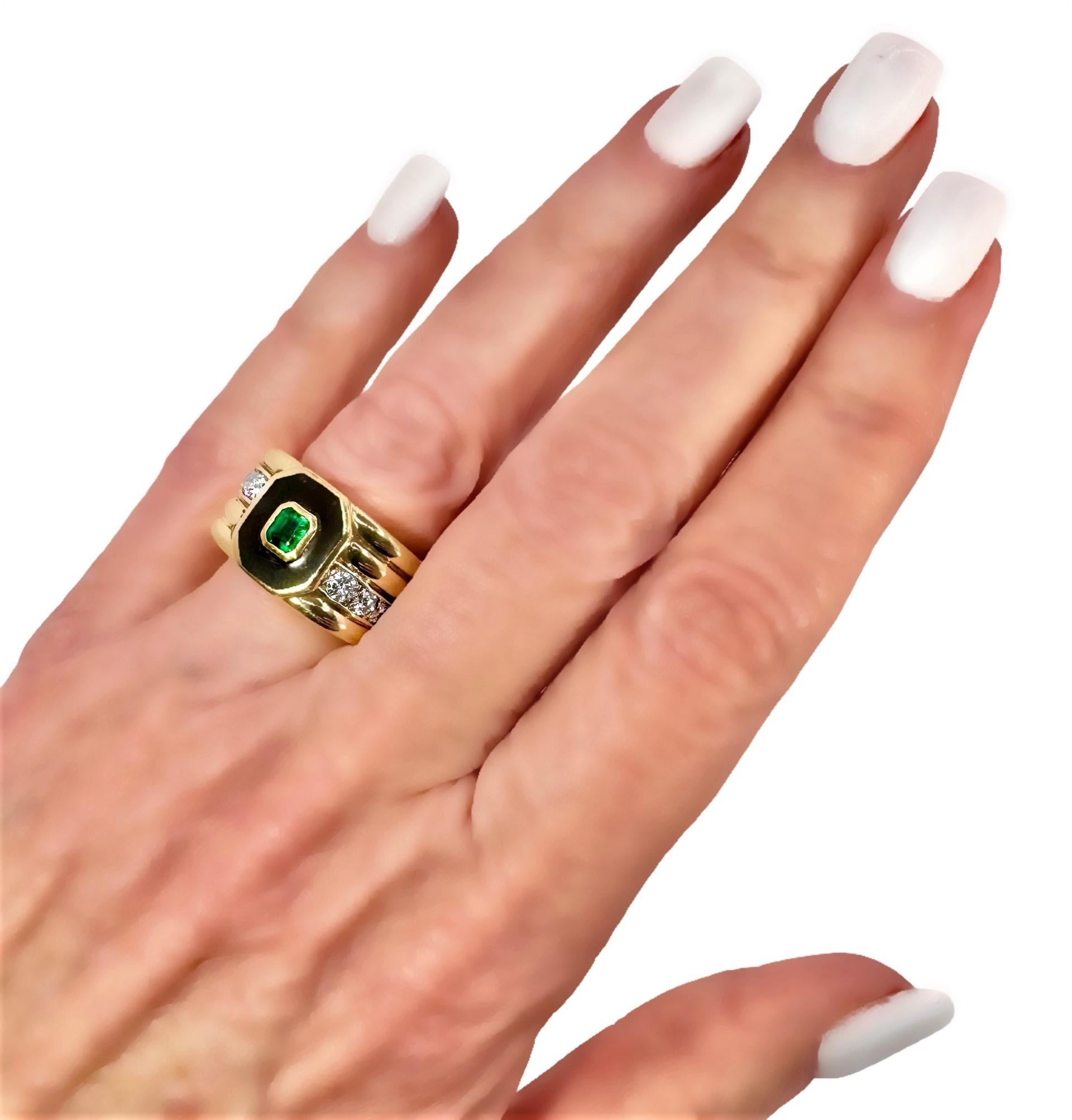 Exquisite Colombian Emerald set in 18K Yellow Gold Ring with Enamel and Diamonds For Sale 5