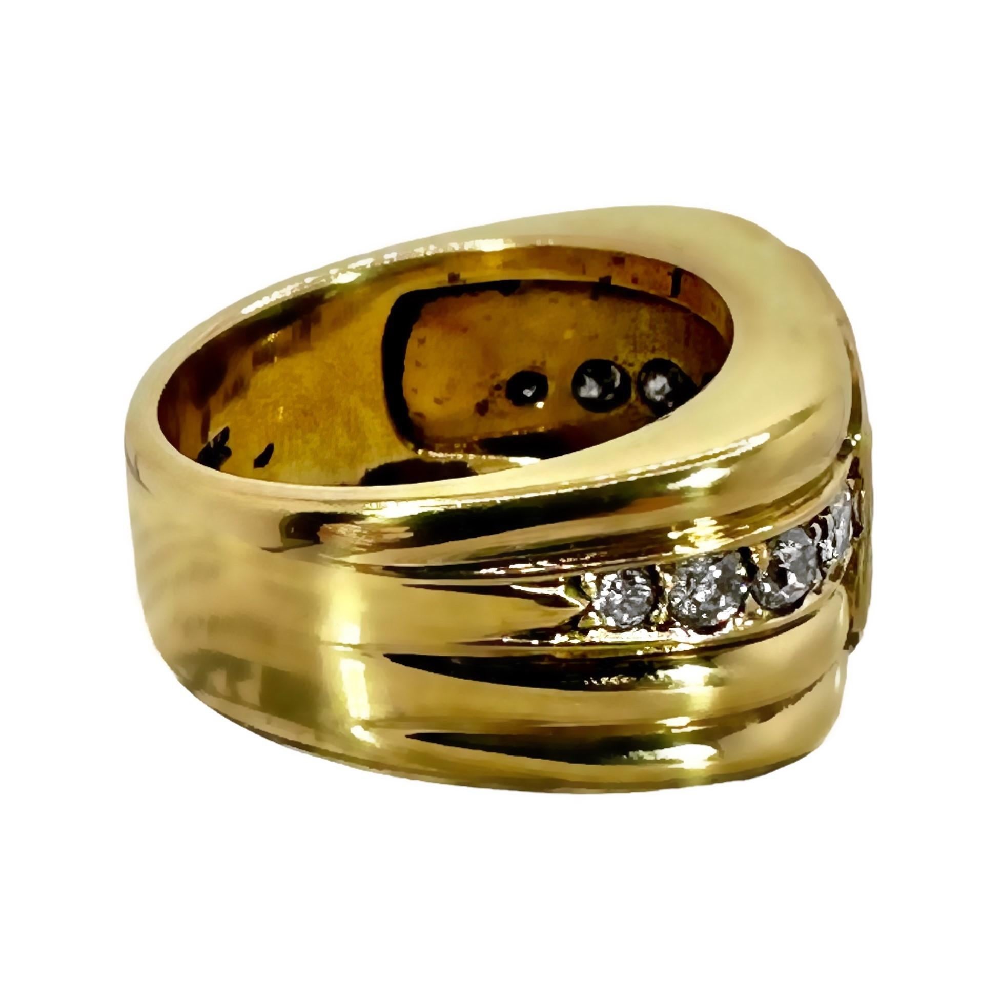 Exquisiter kolumbianischer Smaragd in 18 Karat Gelbgold Ring mit Emaille und Diamanten gefasst im Zustand „Gut“ im Angebot in Palm Beach, FL