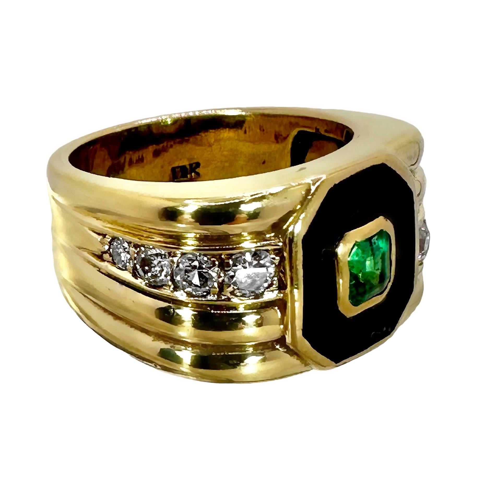 Exquisite Colombian Emerald set in 18K Yellow Gold Ring with Enamel and Diamonds In Good Condition For Sale In Palm Beach, FL